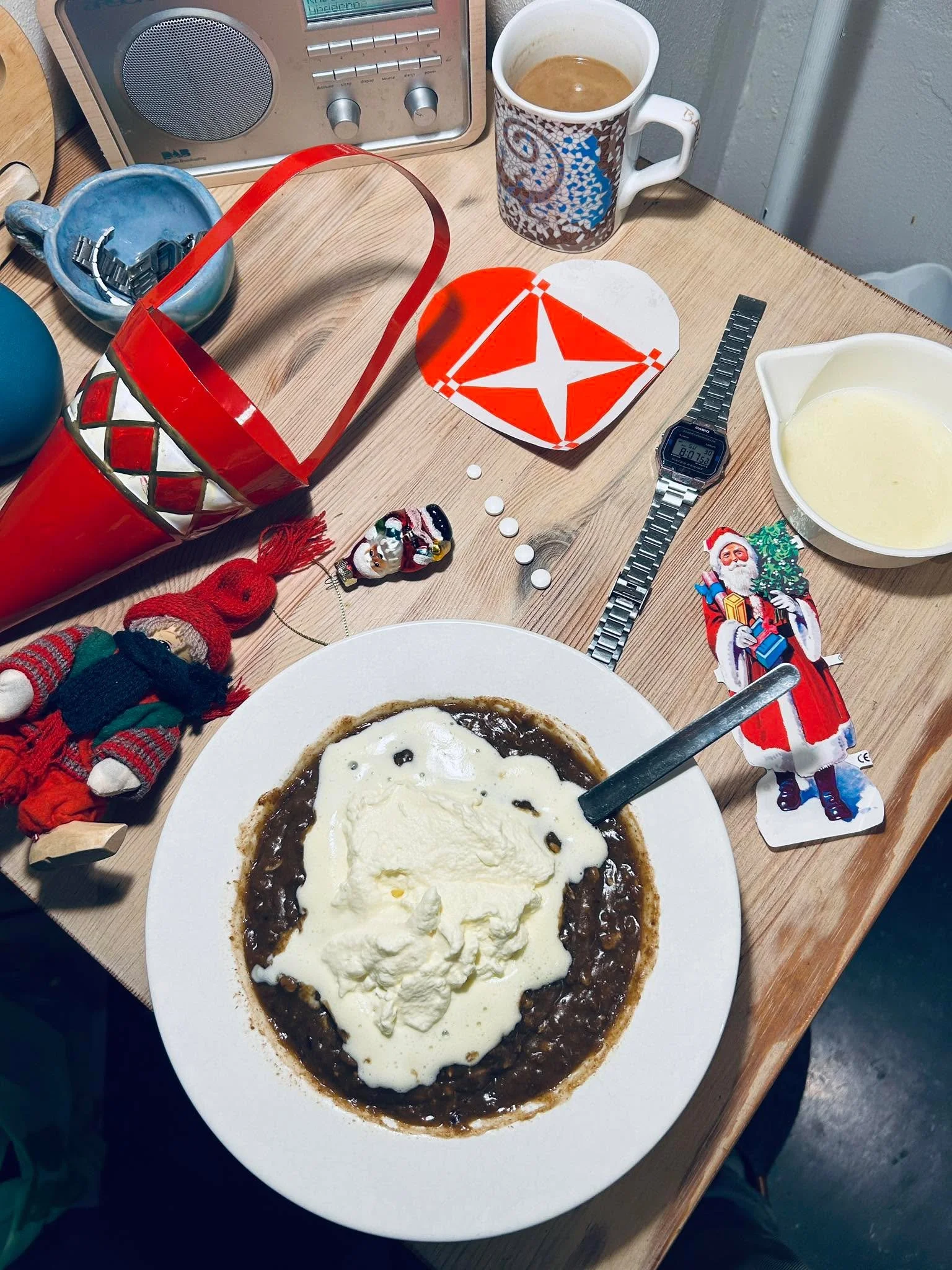 Hvad ser du i &oslash;llebr&oslash;d og fl&oslash;deskum ? Har du husket at tage dine piller ? Citroner er sure. 
Aj, hvad er det lige med det ur d&eacute;r ? Kom og 
bliv samlet, lyst og l&oslash;ftet OP til Jazzgudstjeneste 
idag kl 11 i Kirken i &