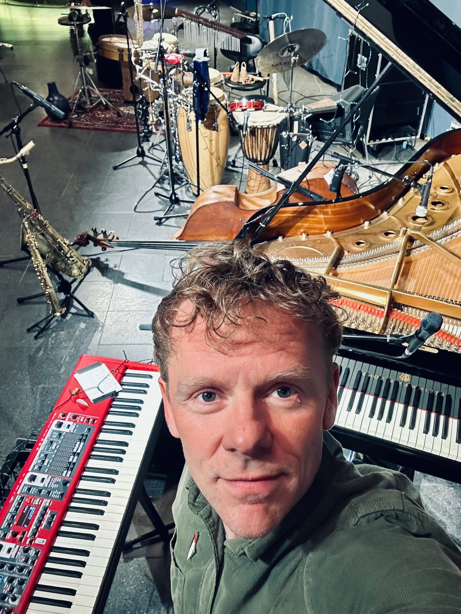 Tak for to sk&oslash;nne aftener i Skive Theater og i Gjethuset i Frederiksv&aelig;rk med Acoustic Lounge ✨ P&aring; l&oslash;rdag 20.12 spiller jeg min sidste koncert inden jul, og jeg h&aring;ber du har lyst til at v&aelig;re 
med ☺️ Den st&aring;r