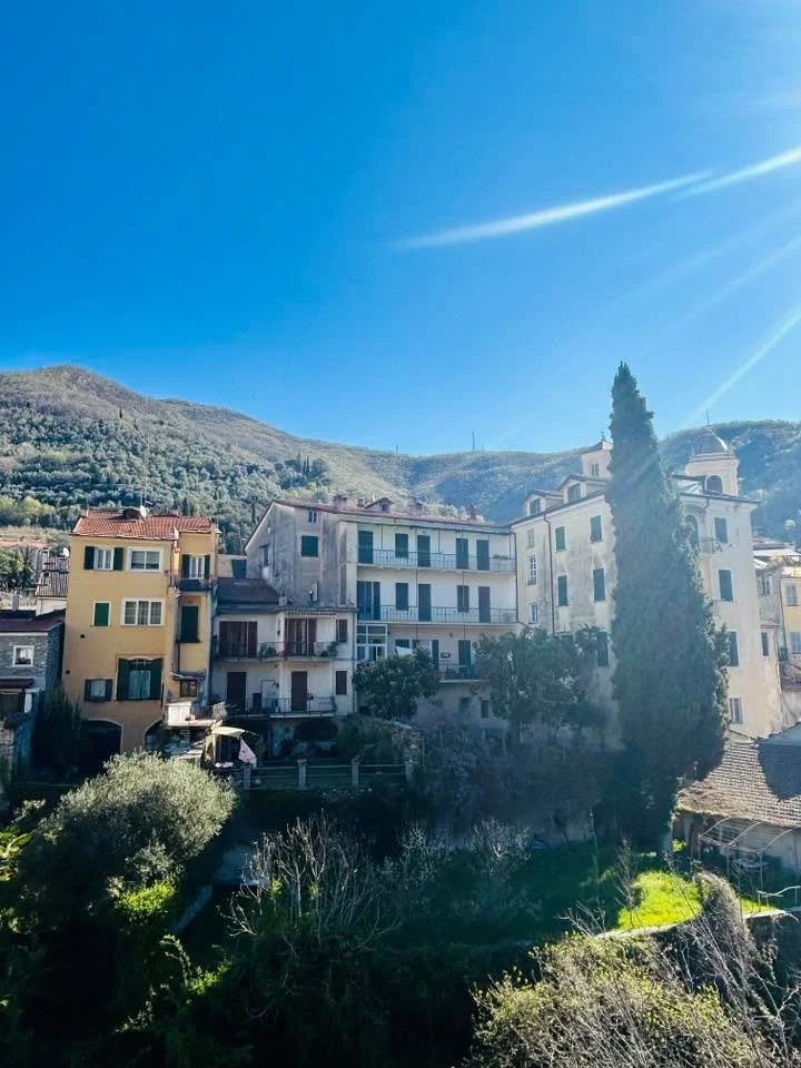 🇮🇹 Efter fire dage i smukke Ligurien med koncert i Teatro Salvini, vandretur￼ i Piemonte med kig ￼til alper og middelhav￼, geder og gode folk fra Italien, London og Sydney, og ikke mindst Johanne og Jespers g&aelig;stfrihed i deres rustikke dr&osla