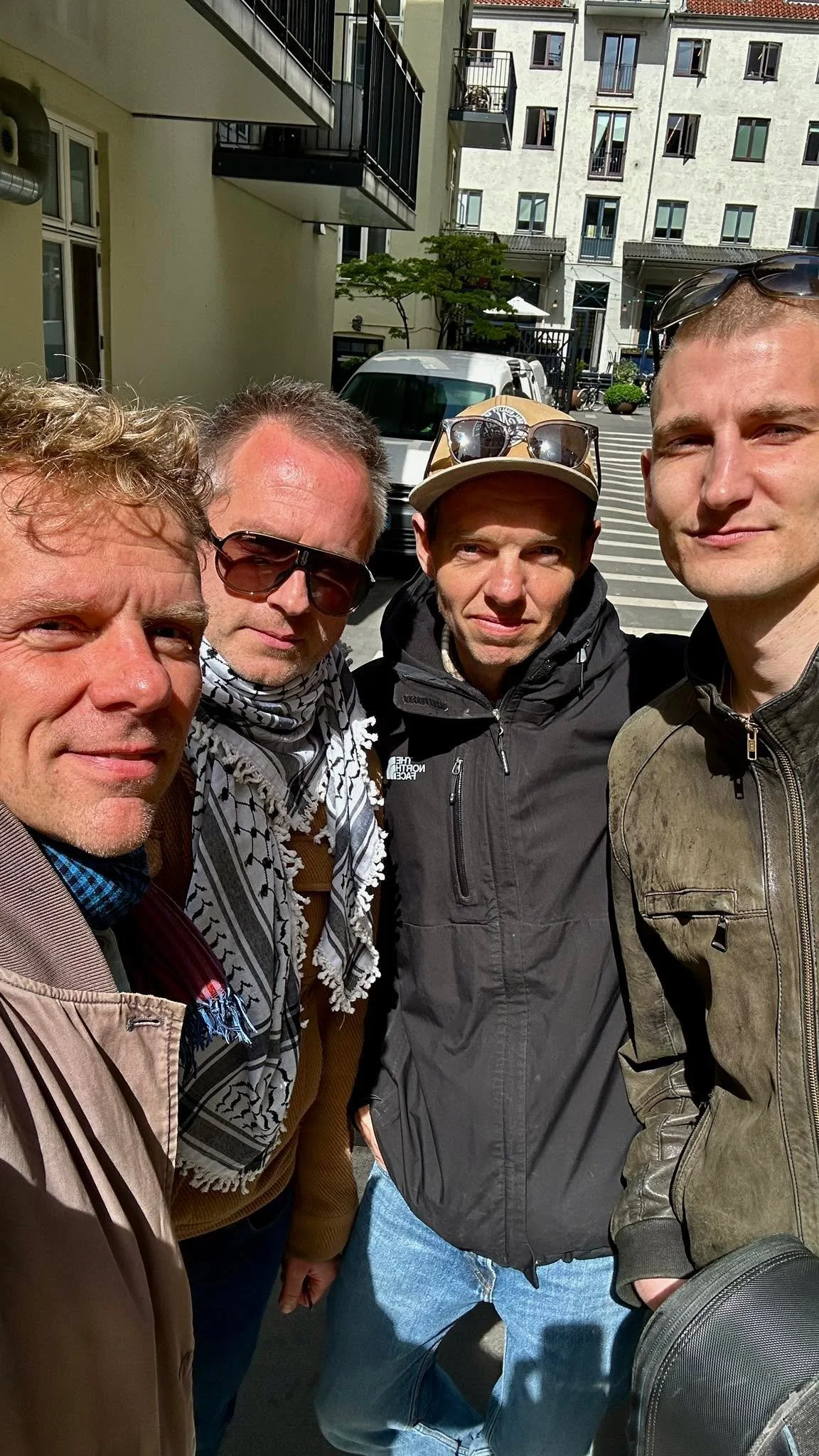 De n&aelig;ste otte dage kommer jeg p&aring; en m&aring;de 
b&aring;de til Italien og Frankrig. I morgen koncert i 
&ldquo;little italy&rdquo; i Esperg&aelig;rde aka Caf&eacute; Divino 🇮🇹 
Der er vist dog udsolgt. Vi gl&aelig;der os !! Og s&aring; 