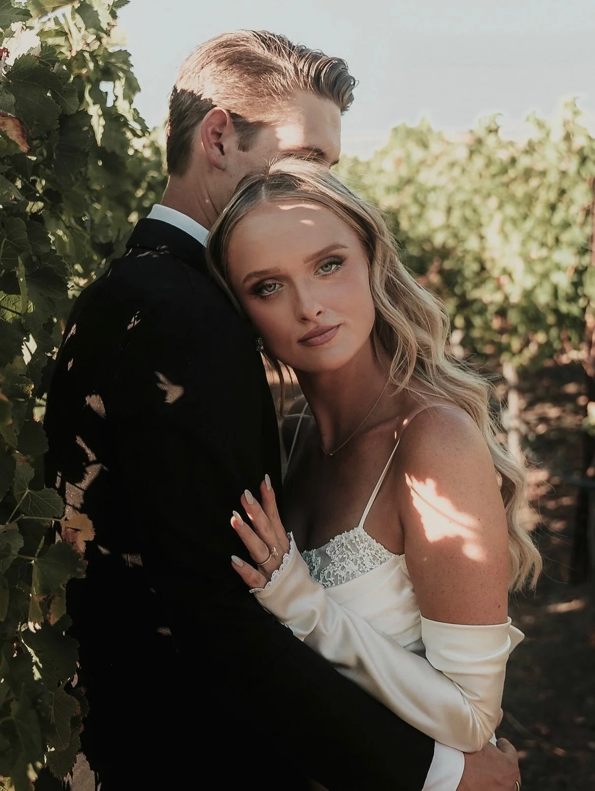 When the world around you goes quiet, you know you&rsquo;re in the right place. This one is a throwback to last year when I got to capture Jill and John&rsquo;s wedding day. 

Venue: @doffowineryweddingsandevents 
2nd shooter: @jco.weddings 

#doffow