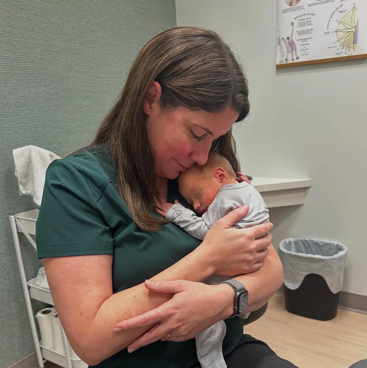 Who do we think is enjoying the post Chiro snuggles more?! What a way to end a Monday 💕