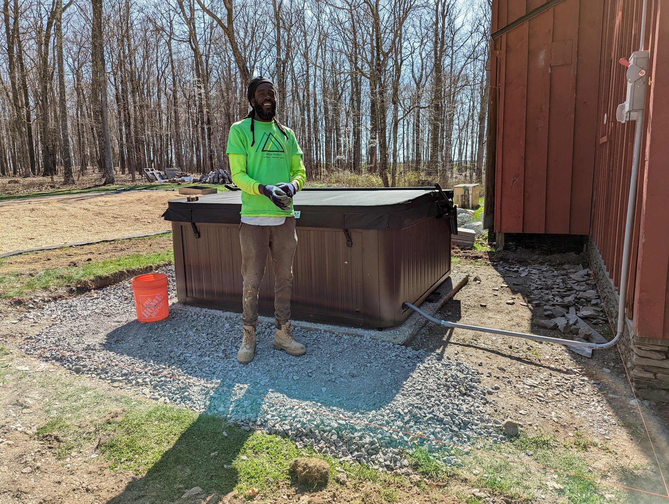 Jacuzzi concrete platform and blue stone installation.