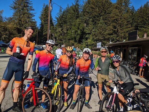 About last weekend, our usual Saturday ride on Skyline with familiar faces. Big kudo to @n_srgnt for summiting Old La Honda for the first time with ease 😎.

📍Tomorrow 9 am @ Summit Bicycles, Palo Alto 

⛰️B-ride: RWG-Hway9-Portola State Park
🚲C ri