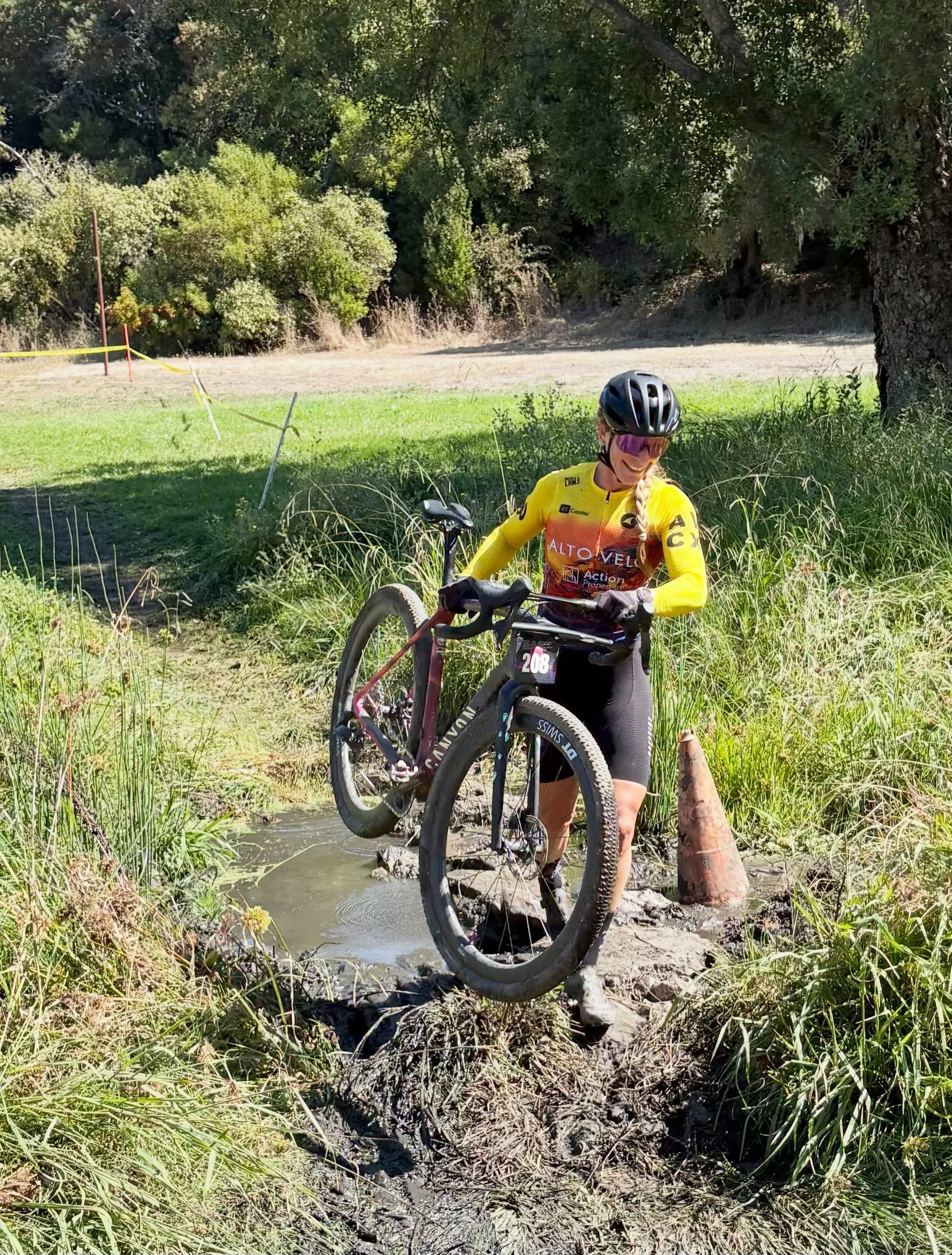 Vallejo Velocity, second race of the BASP series, was bonkers - a deep mud river, tons of stairs, off camber grass, thuggy climbs, and patches of tasty broken glass, but we had such a fun day out. 
📸 by @bikebaha 
.
.
Thanks to our sponsors!
@pactim