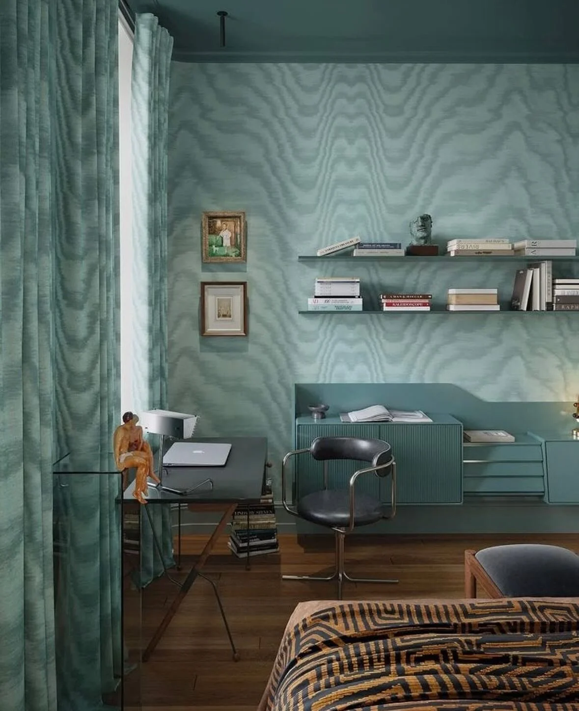 Exploring the deliciousness of moir&eacute; fabric in interiors in our latest Substack. From Louis XV to Jackie Kennedy, it&rsquo;s been draping walls for centuries.
1. Design @yn_design
3. @dedarmilano 
4. design by @studioashby //United in Design f