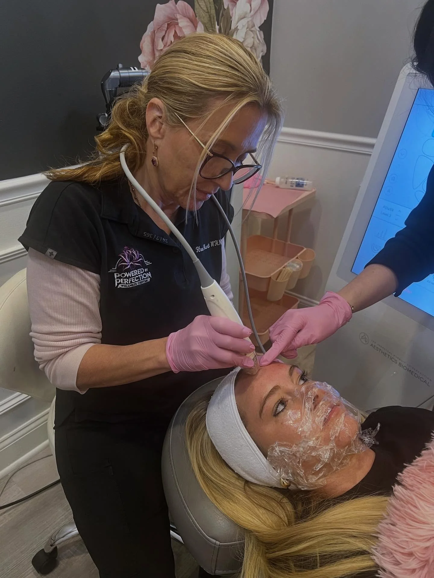 VIVACE OPEN HOUSE in just a few hours 😁 swipe to see the special pricing offered TODAY ONLY, you don&rsquo;t want to miss it 🤩

#vivace #vivaceultra #microneedling #rfmicroneedling #radiofrequency #skintreatment #skintightening #skincare #aesthetic