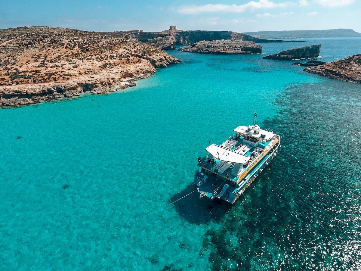 5e77790be5ba0e1908998f26_blue lagoon in comino lamta.jpg