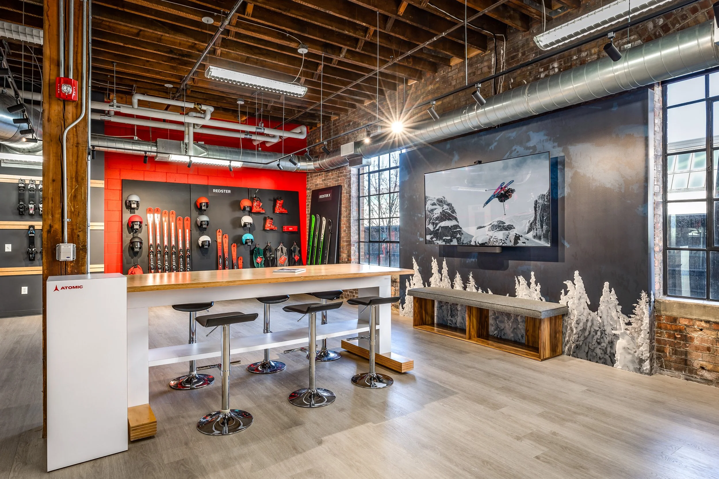 02-AtomicShowroom02.jpg