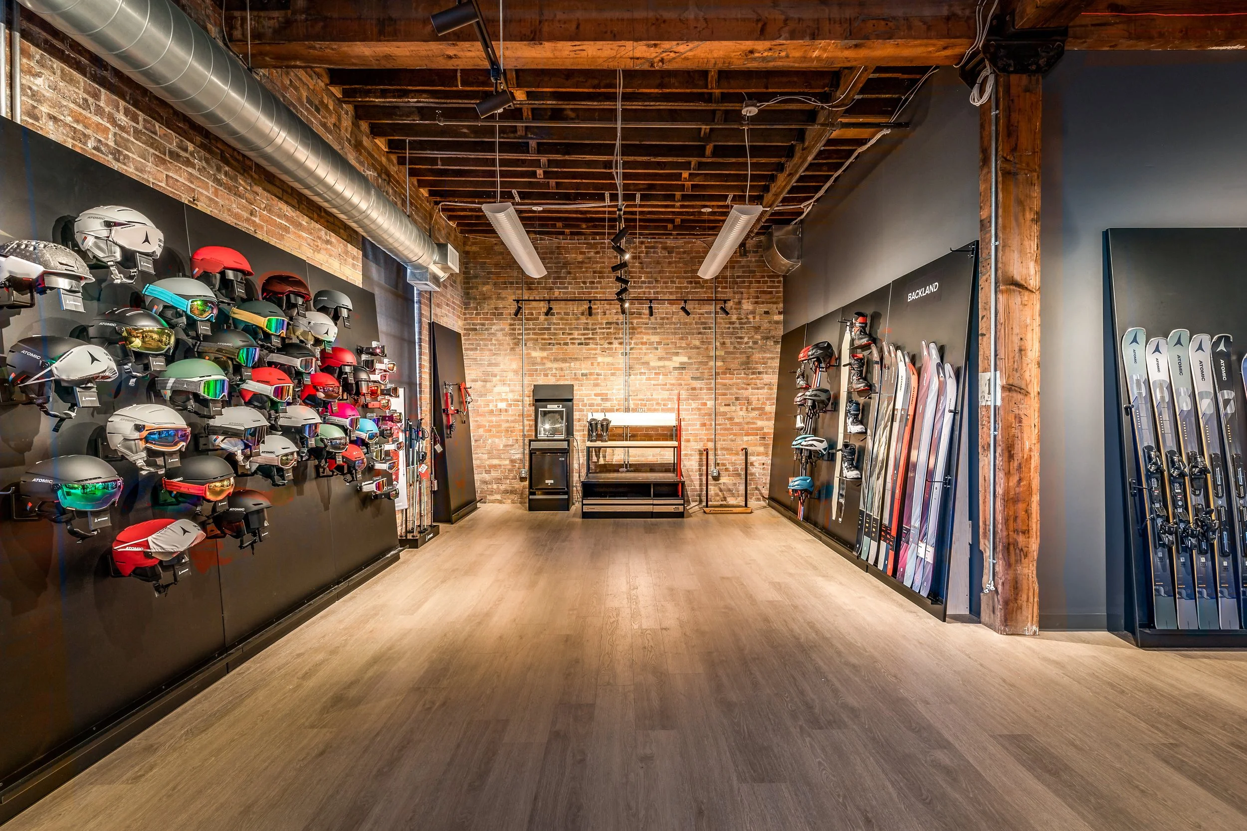 06-AtomicShowroom06.jpg