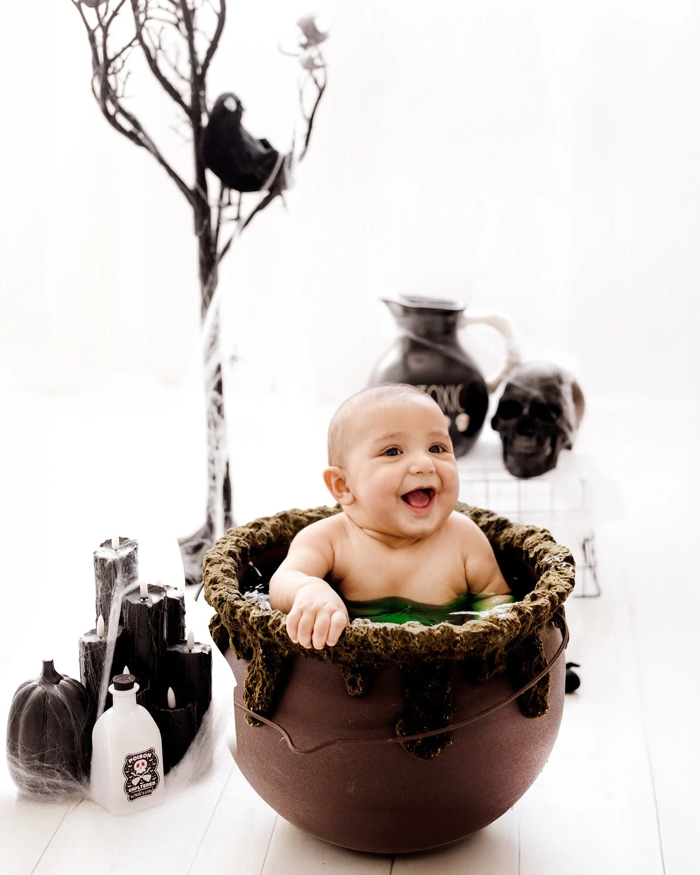 The sweetest pumpkin in the cauldron 🎃
Myles&rsquo; parents wanted to celebrate his six month milestone with a Halloween themed bath shoot, so we came up with this adorable setup! 

It&rsquo;s a completely unique look for Myles, but the session was 