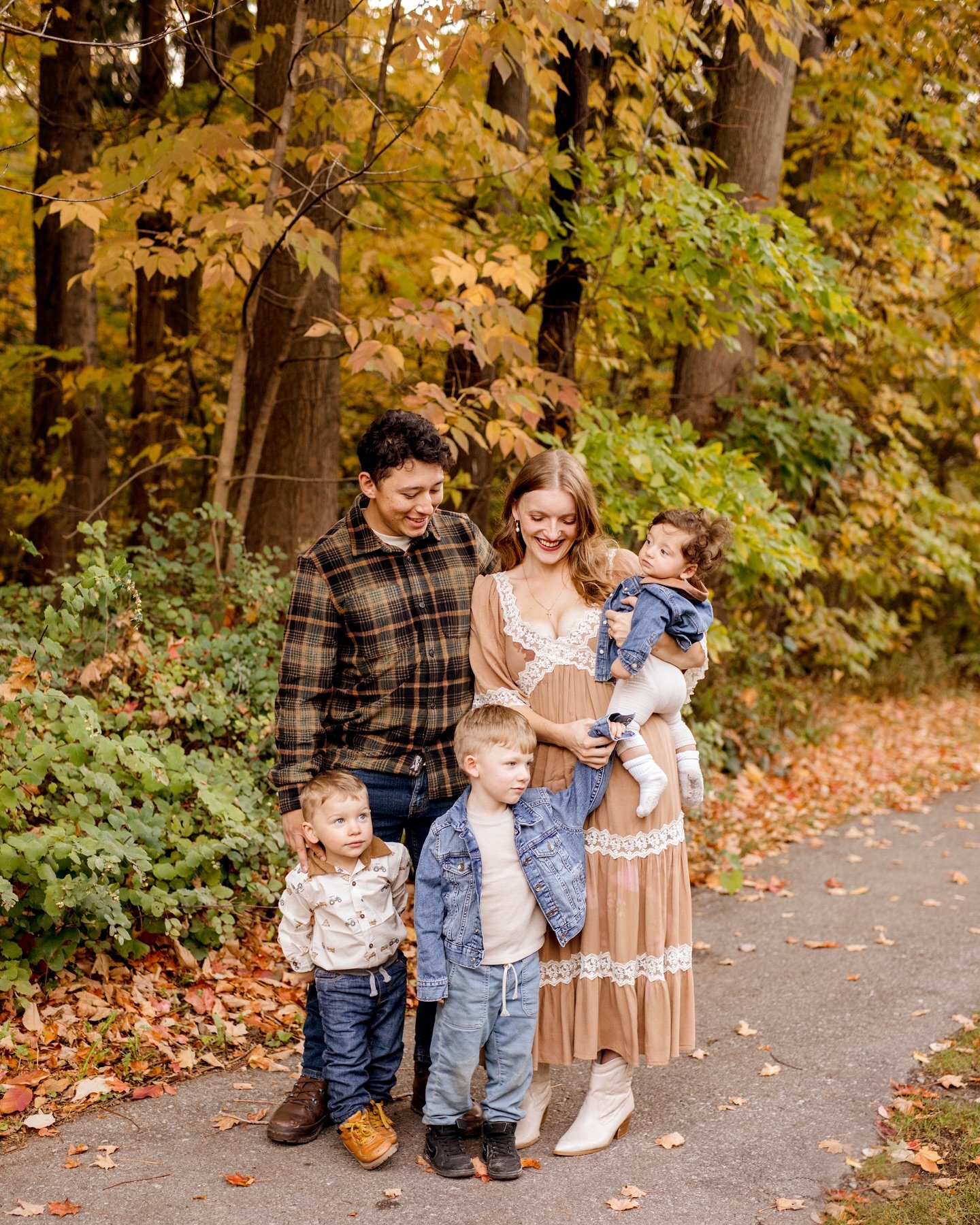 I&rsquo;ve photographed each one of these little boys over the years, and it&rsquo;s always so fun catching up!  We captured this cozy fall photoshoot to celebrate another beautiful season in their little families life.🍂

📍Mississauga Family Photog