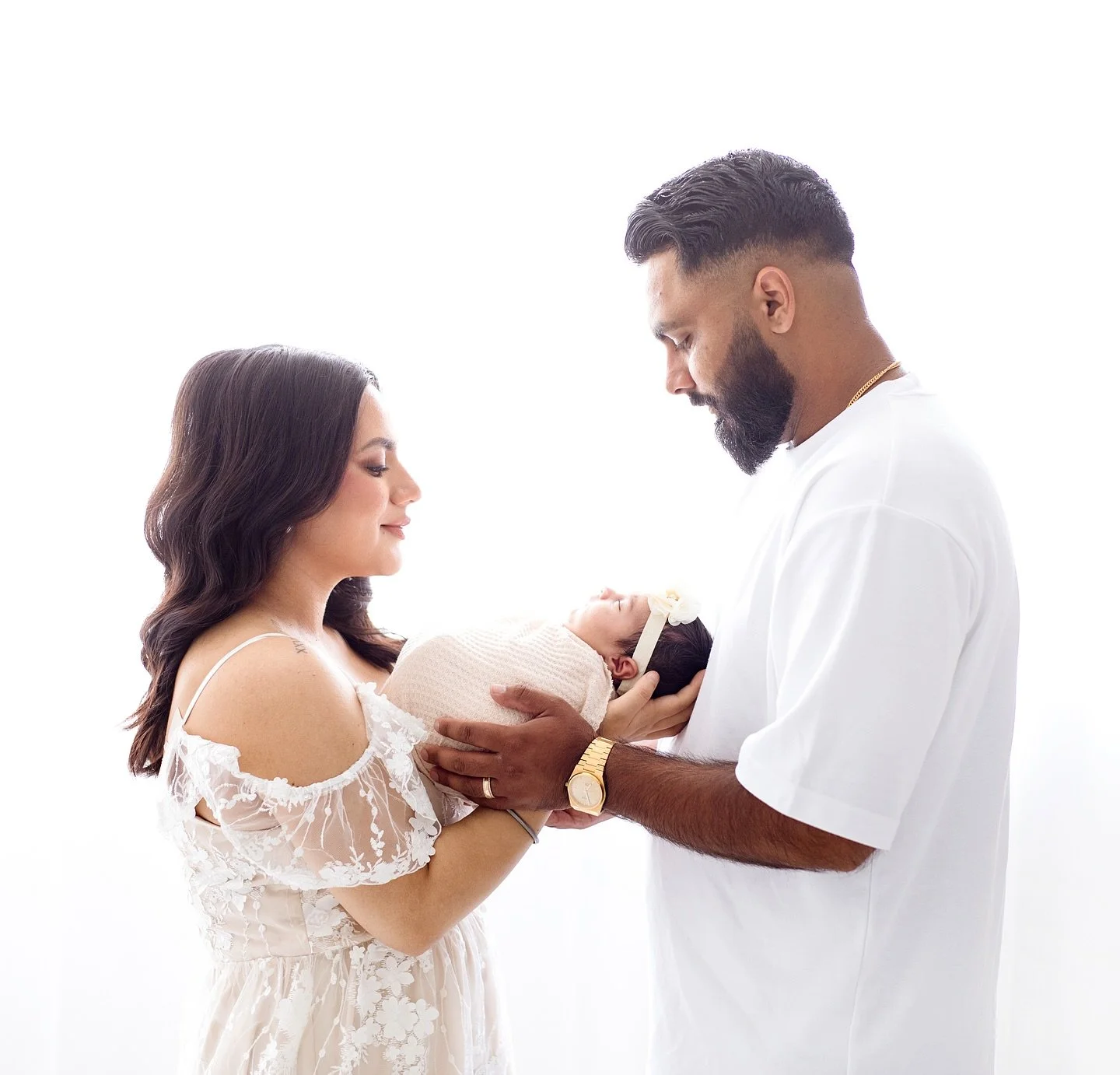 For the dreamiest newborn photos like this, try to book your session within the first 5&ndash;15 days. Babies are sleepiest and coziest at this stage, making it perfect for those peaceful, dreamy photos.
*
*
#NewbornPhotography #FamilyLove #NewbornSe