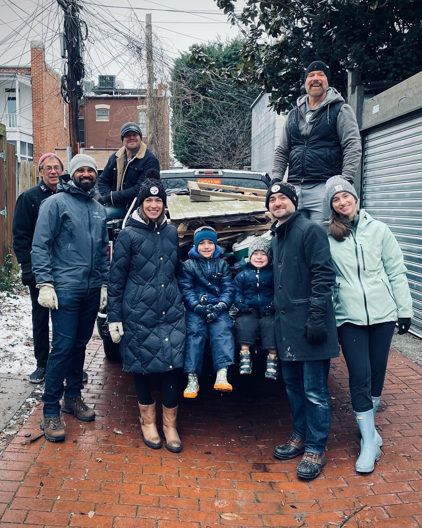 A heartfelt thank you to the incredible volunteers who made our 2024 MLK Day of Service a success! Over 20 neighbors, alongside Mott&rsquo;s Market volunteers, united to clean up three alleys, filling more than 70 bags with leaves and trash. A specia