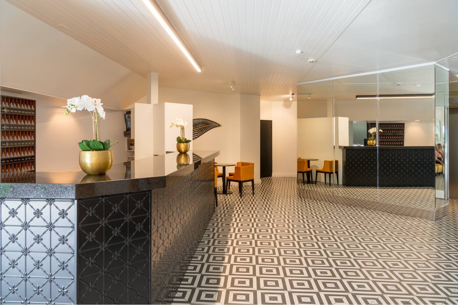 Hotel Reception & Foyer