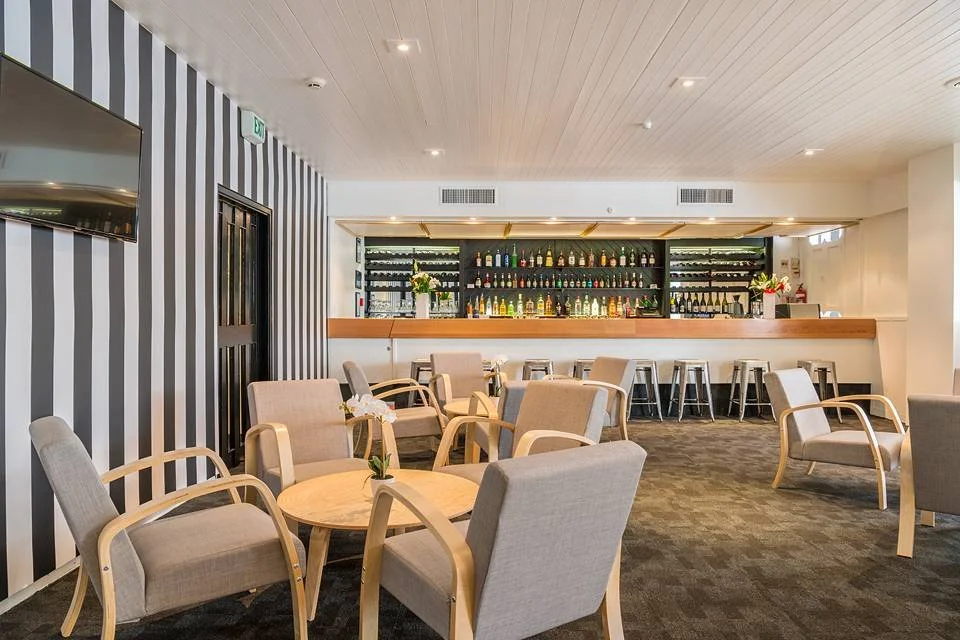 Hotel Bar