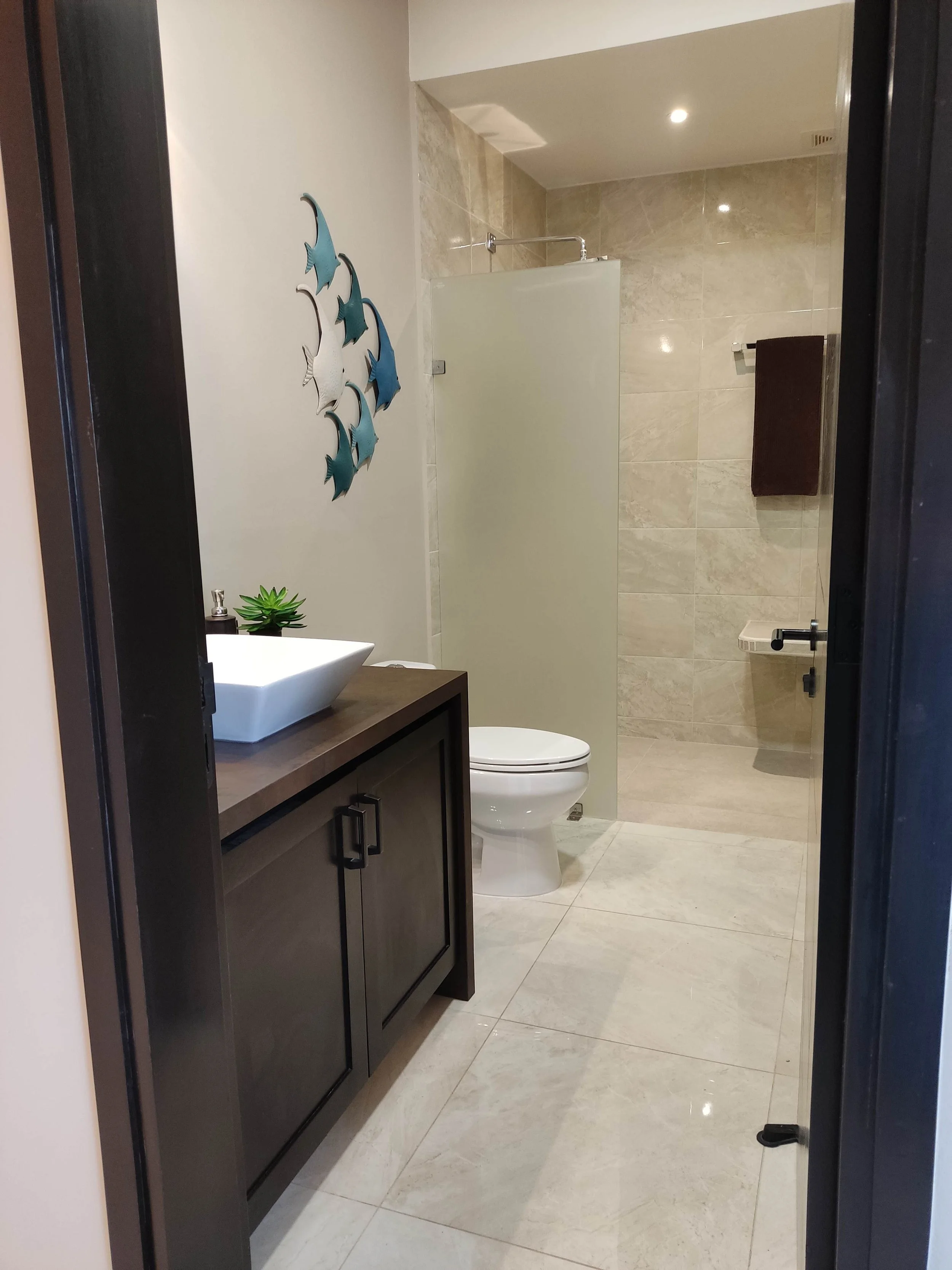21-secondary-restroom1.jpg