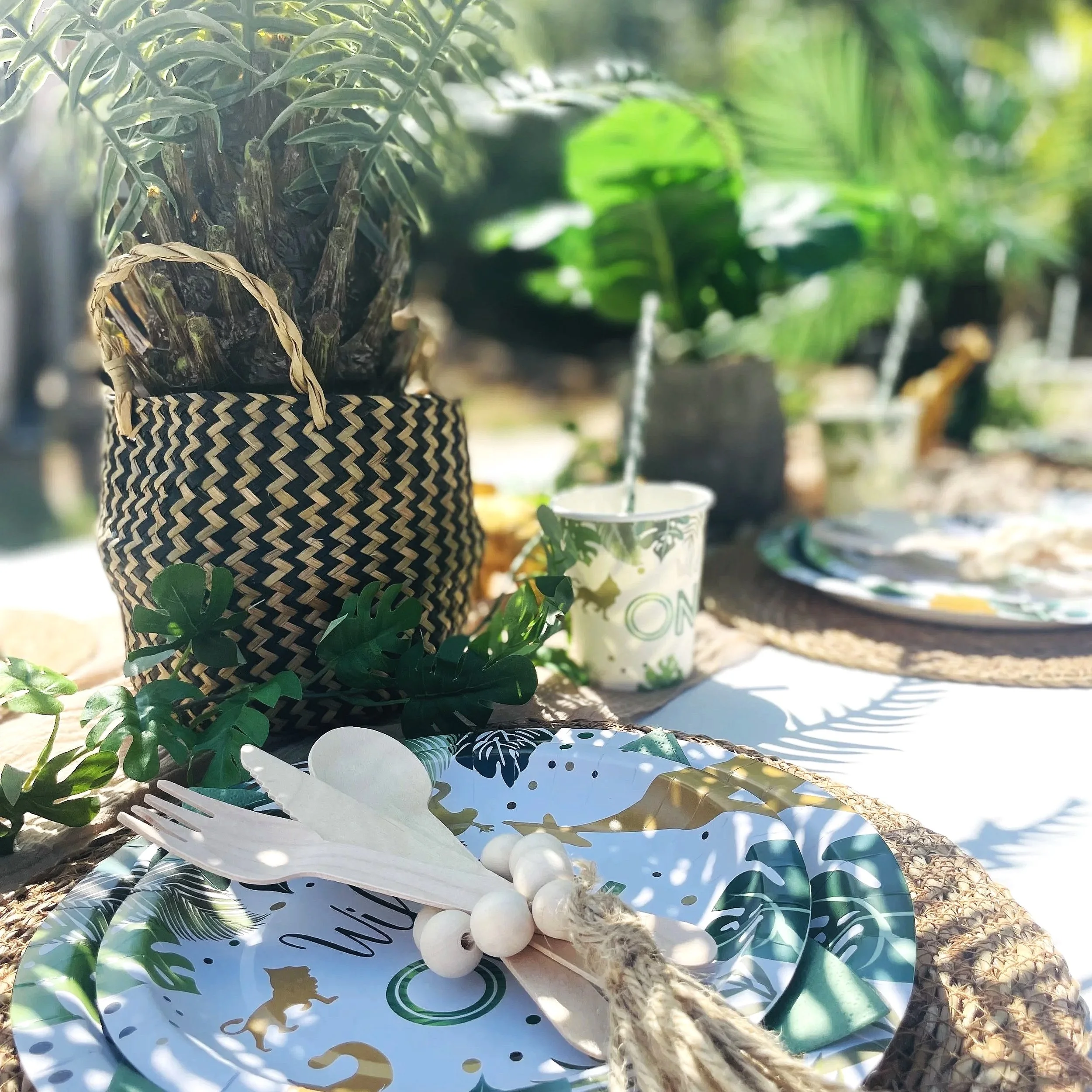 Jungle theme kids party table