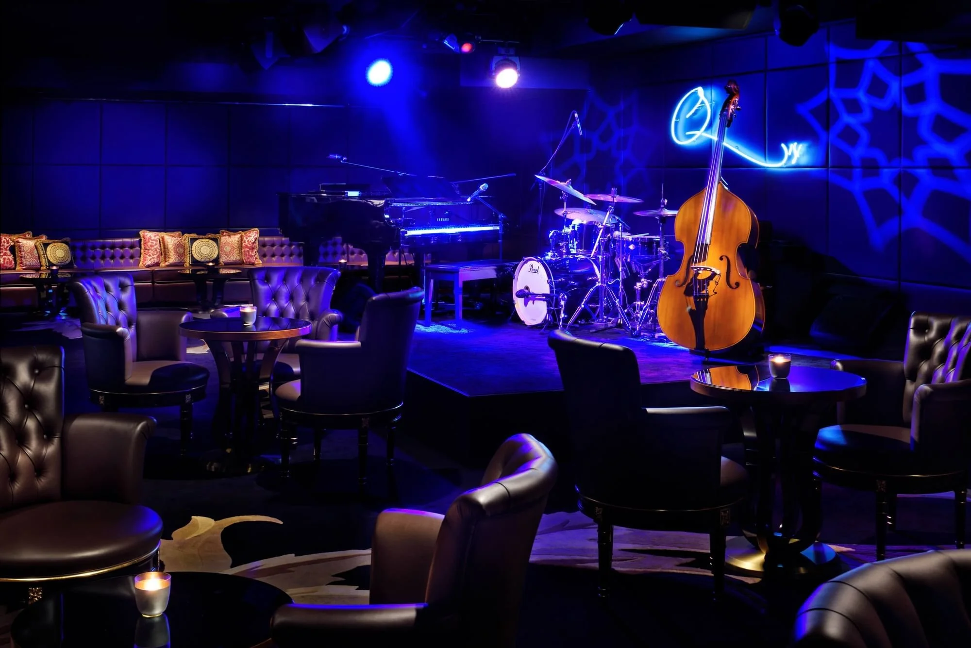 Q s Bar Bar And Lounge Dubai Reduce The Noise q-s-bar-bar-and-lounge-dubai-reduce-the-noise