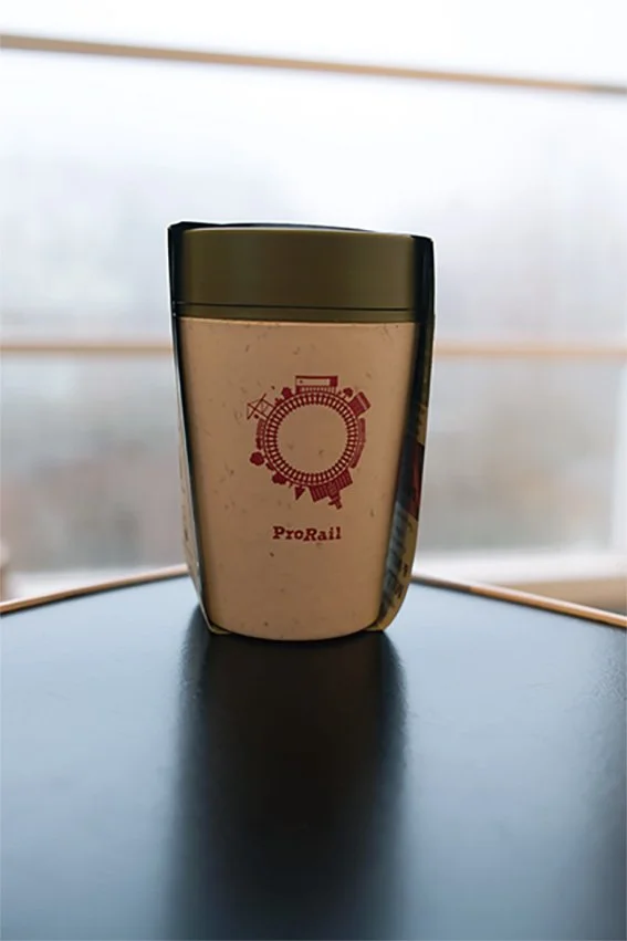 ProRail-illustraties die een to-go beker tot een collector’s item maken