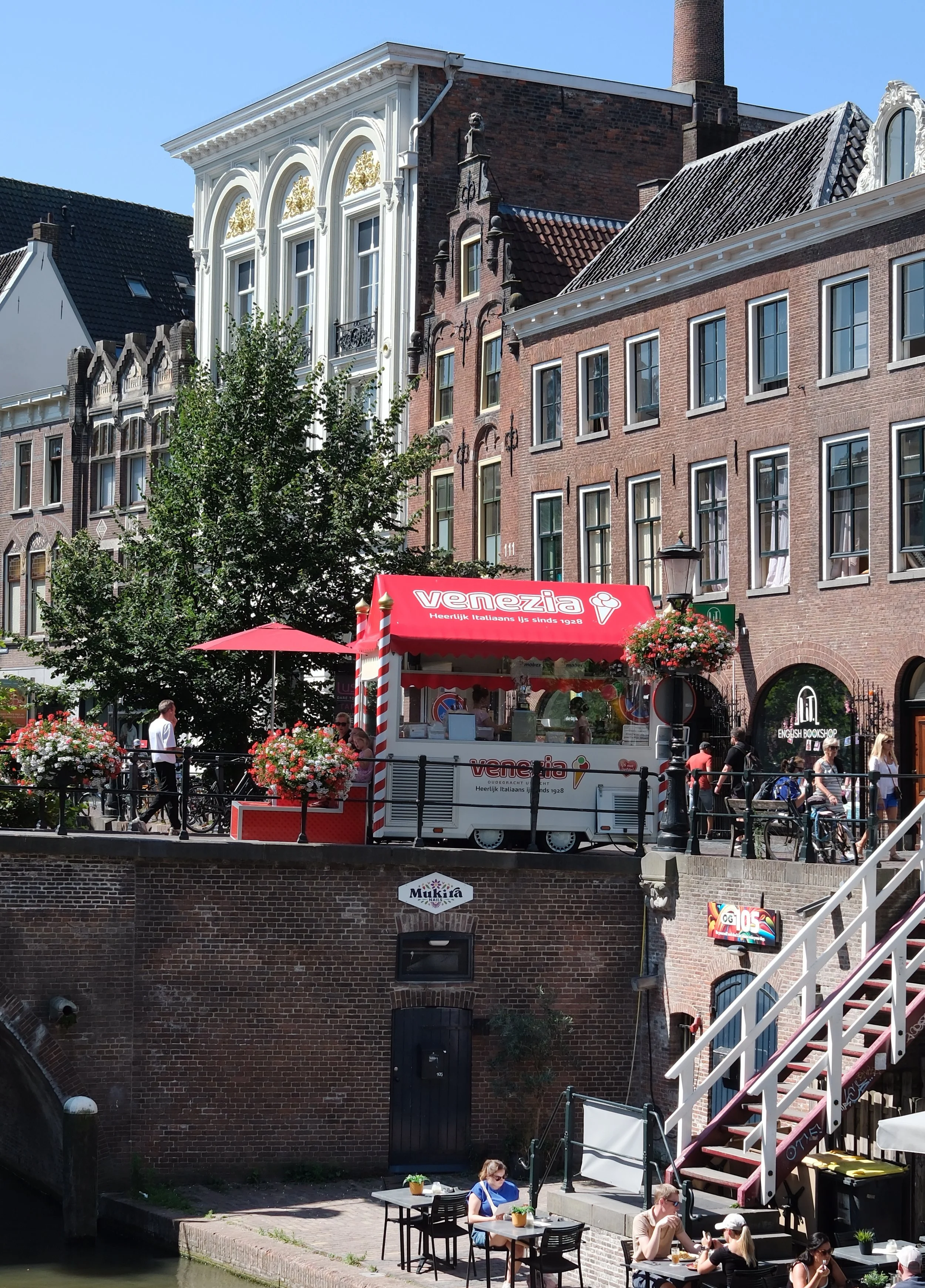 Grafiska-ontwerp-signing-Mukira-oudegracht-Utrecht