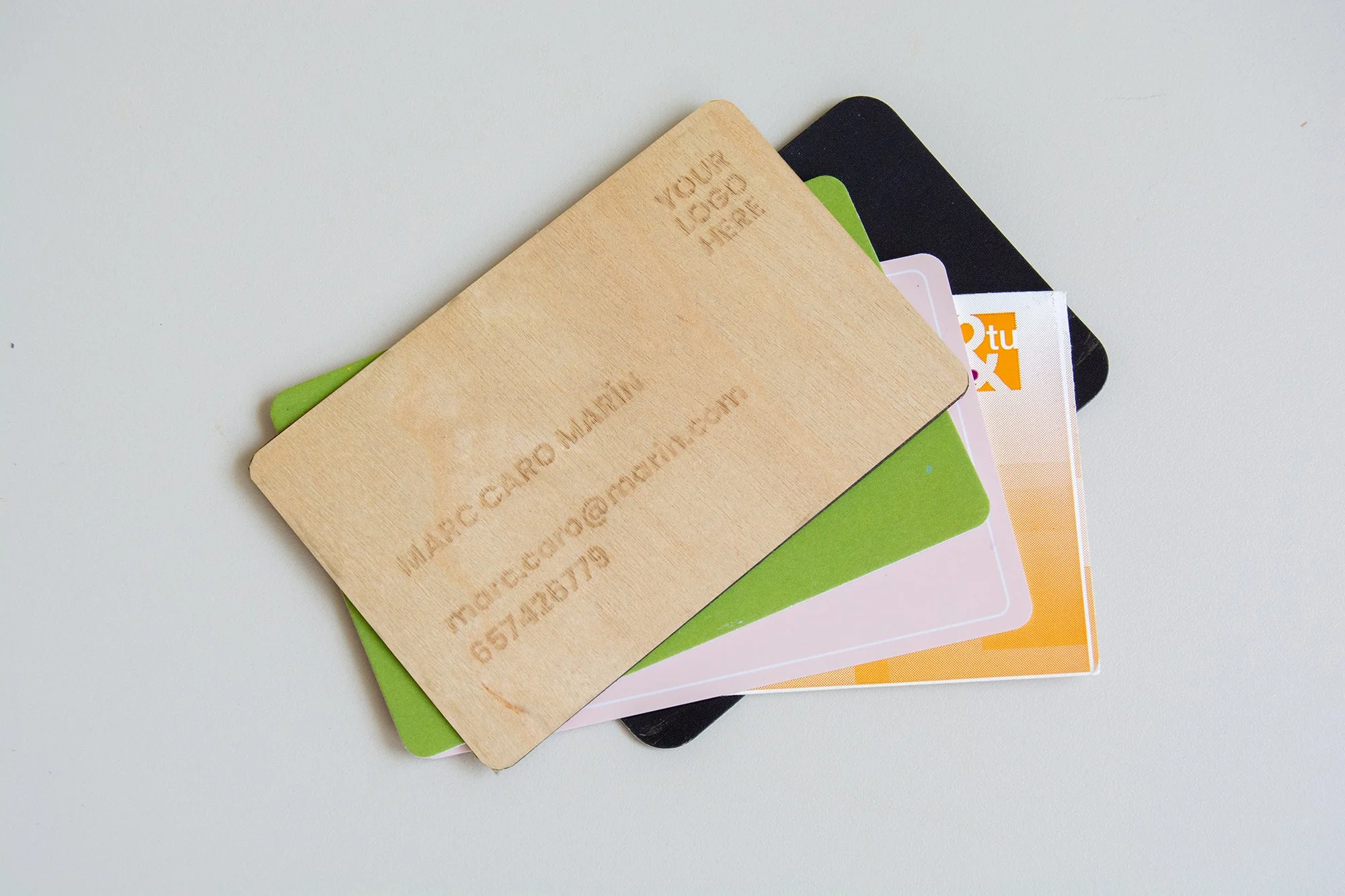 Tarjeta visita_madera_blanco_2_web.jpg