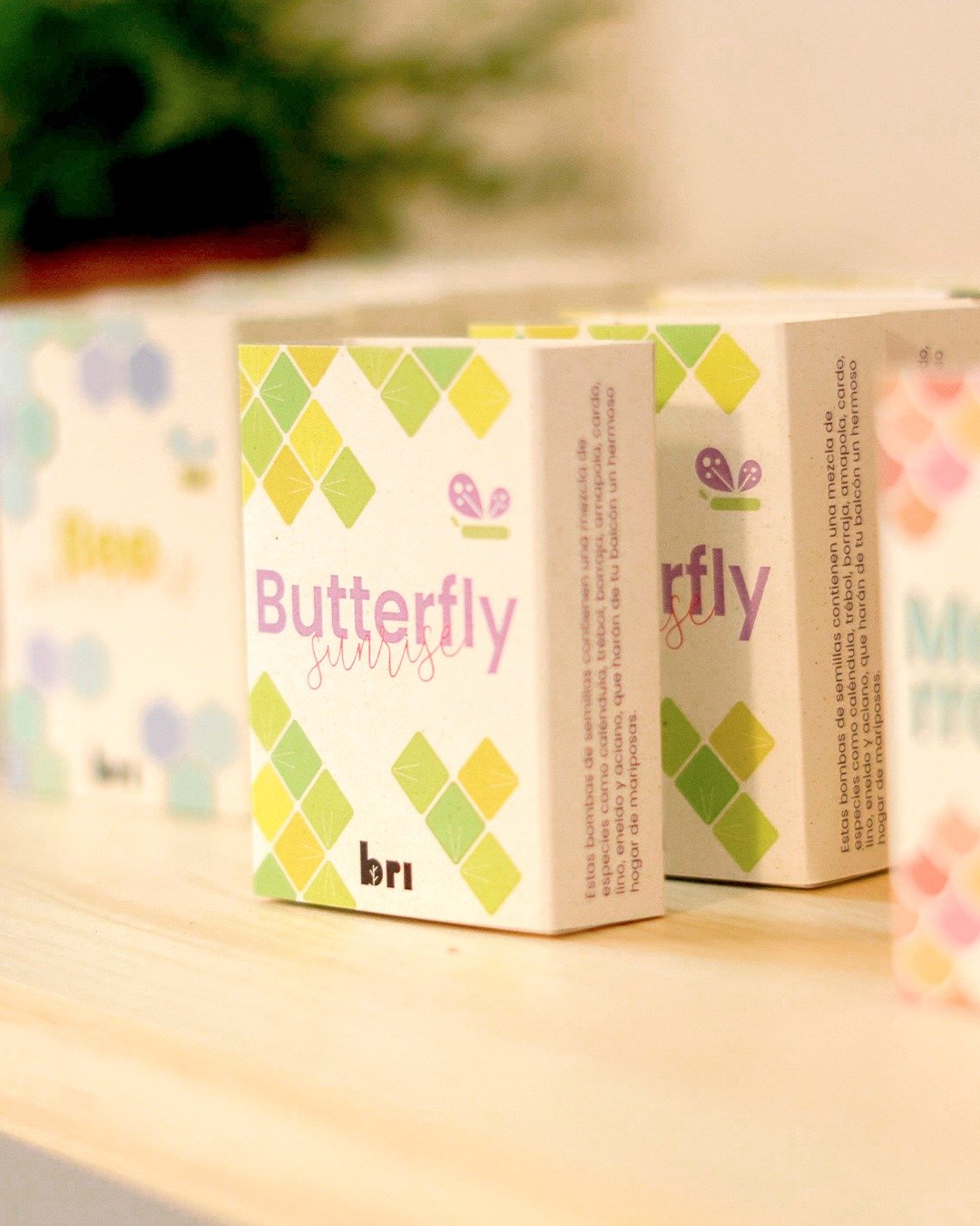 Óyeme, recuerda que encontrarás todos nuestros productos a la venta en el #BridepallaLab (c/Riera de Tena, 3). Si tienes un cumple, una despedida o quieres sorprender a tu suegra con plantas y semillas, somos tu establecimiento. ¡