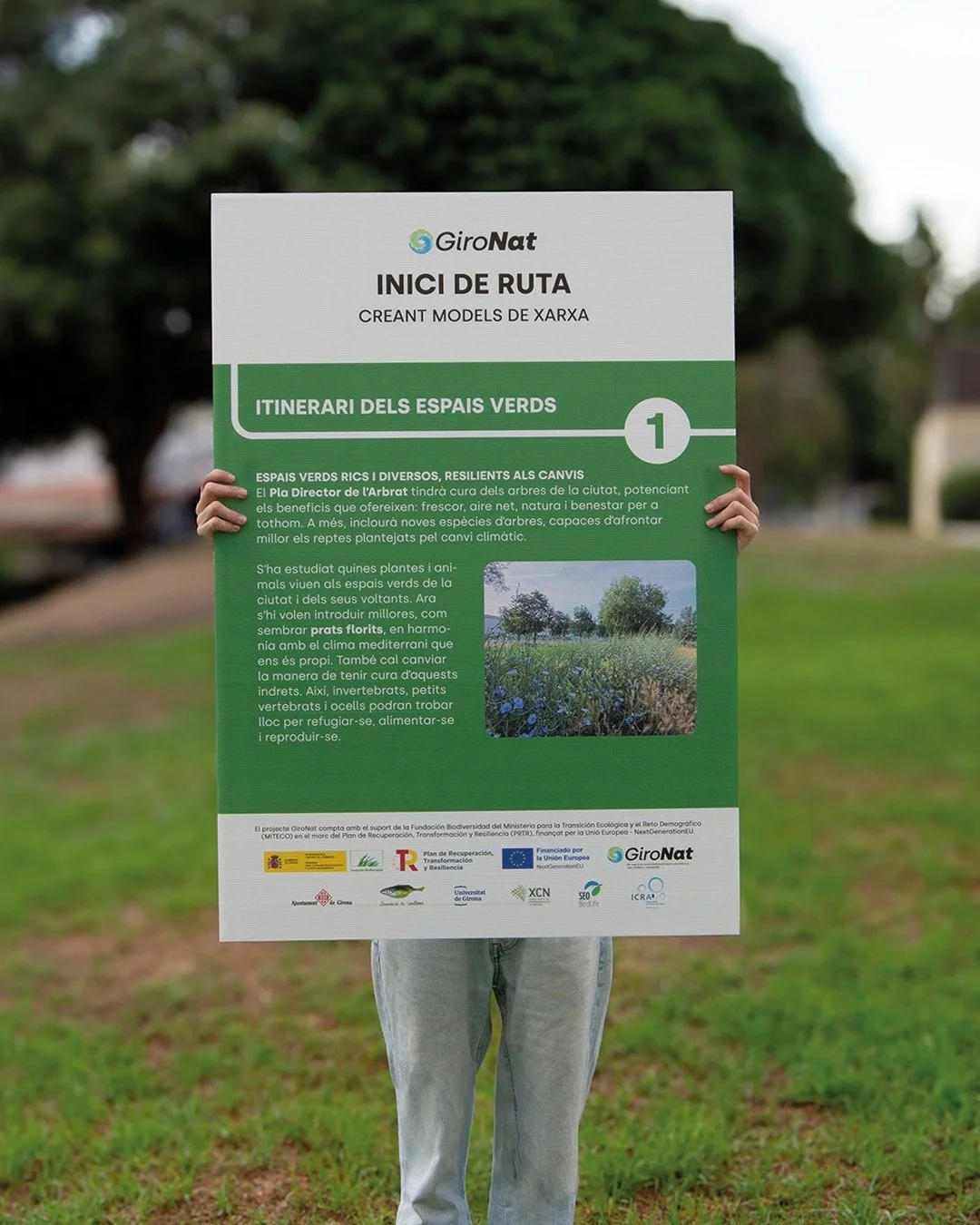 Girona es renaturalitza. Gr&agrave;cies als fons europeus Next Generation, la ciutat s'est&agrave; transformant en un espai m&eacute;s verd, resilient i saludable. Nosaltres hem col&middot;laborat en la producci&oacute; dels elements comunicatius. Si