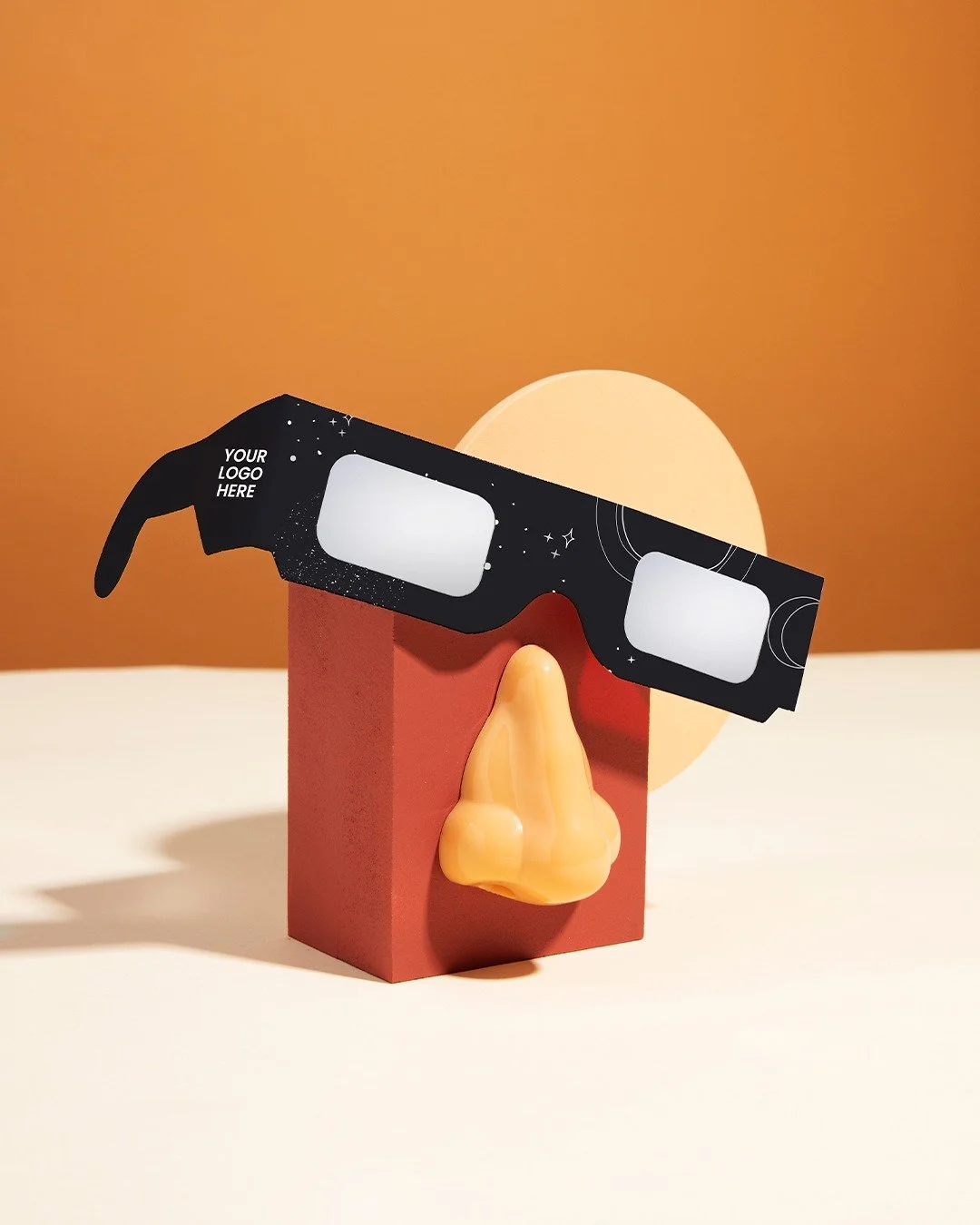 Este agosto el cielo nos regala un espect&aacute;culo &uacute;nico&hellip; &iexcl;un eclipse solar! ✨🌞

Pero recuerda: observar un eclipse requiere protecci&oacute;n adecuada. Por eso ya tenemos disponibles gafas especiales para eclipse, certificada