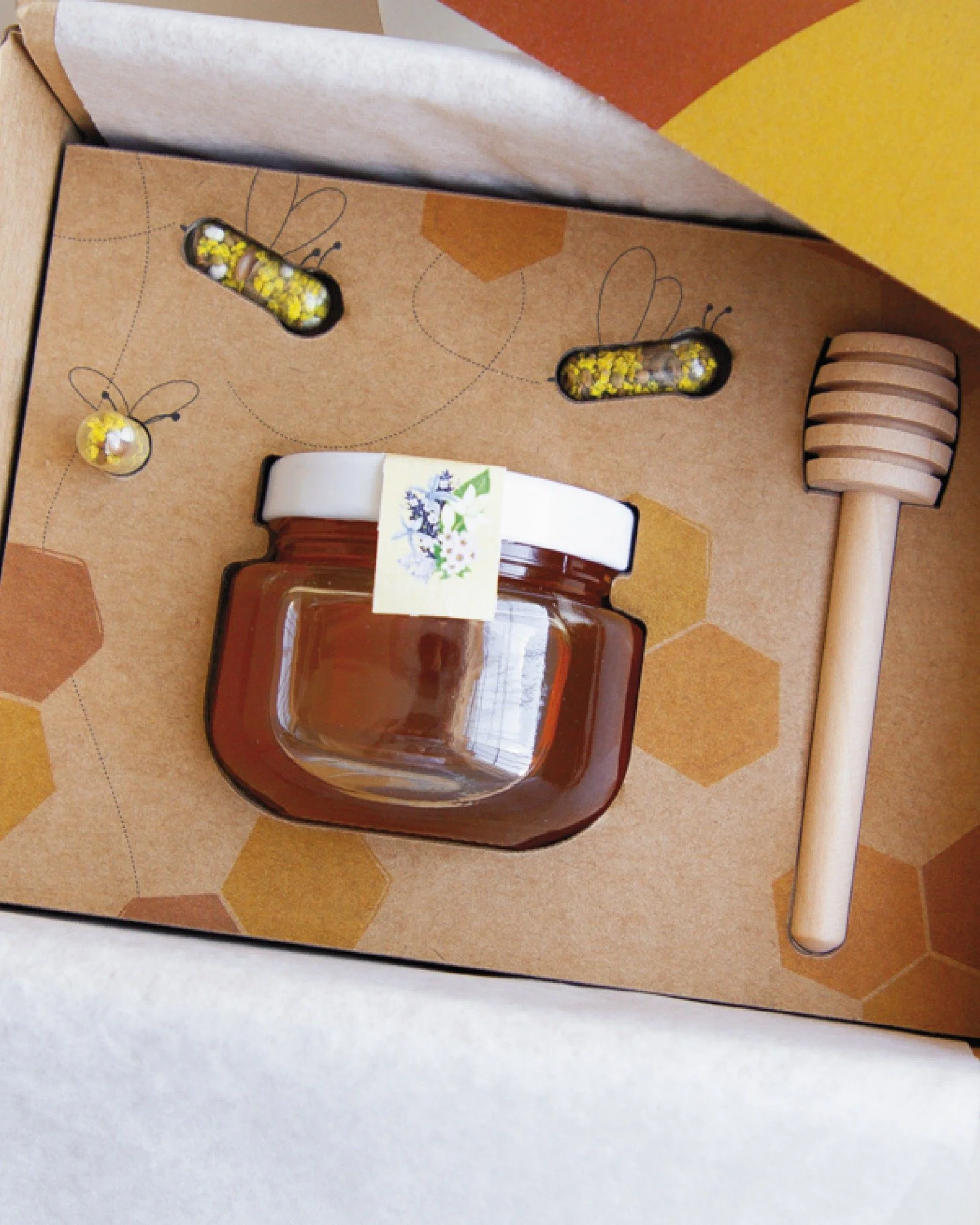 Celebra el D&iacute;a Mundial de la Abeja con un pack especial de miel que incluye semillas mel&iacute;feras para plantar flores que alimentan a las abejas y ayudan a los polinizadores. 🍯🌱

Un peque&ntilde;o gesto que puede llenar tu jard&iacute;n,