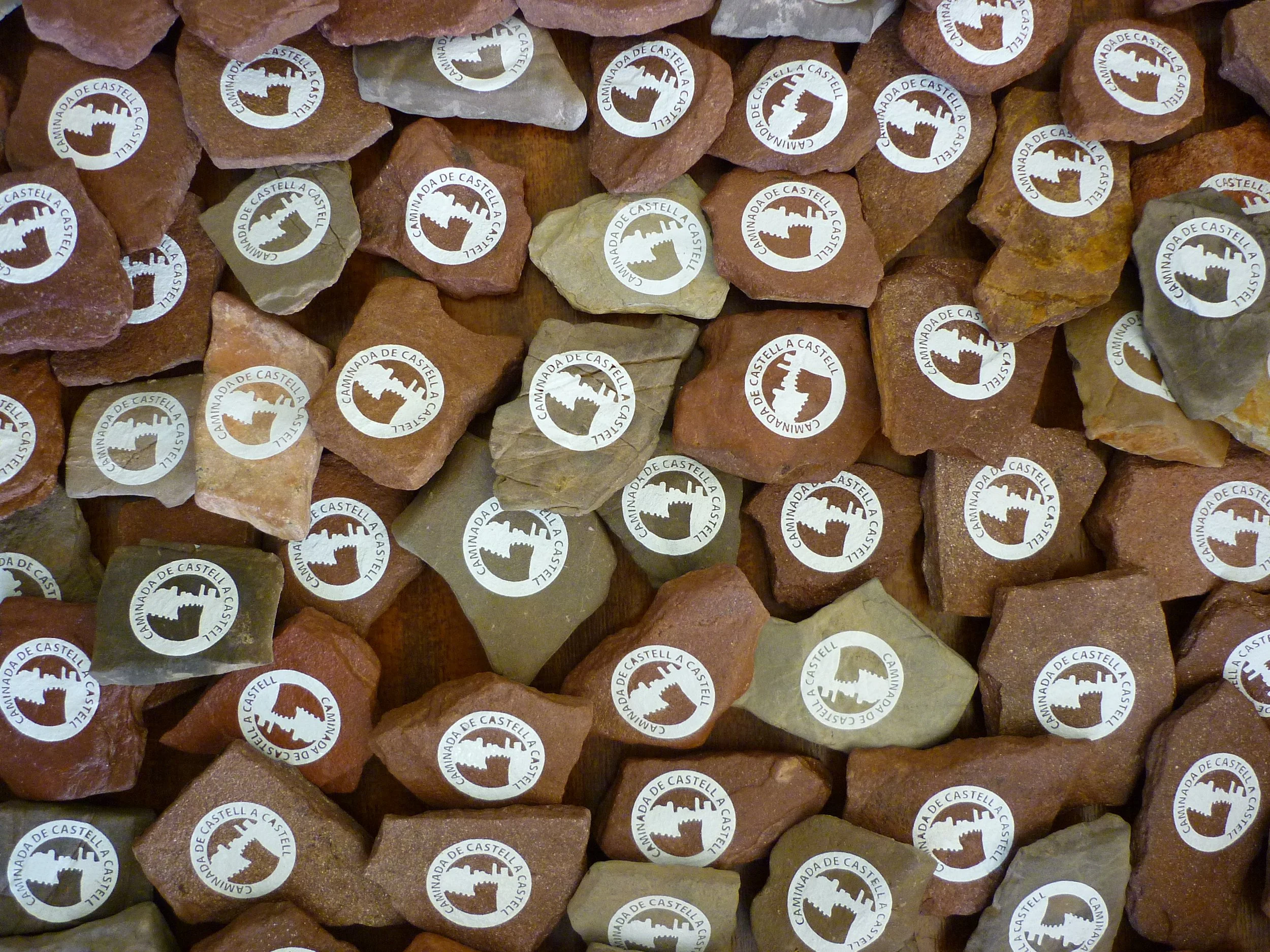 Más da una piedra: cuando el territorio se convierte en merchandising
