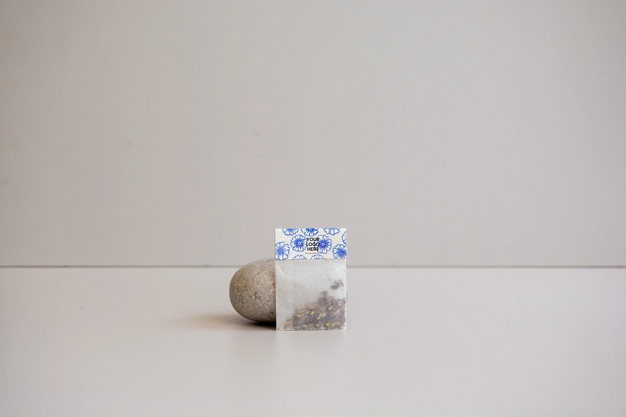 sobre cartón_YLH_1_web.jpg