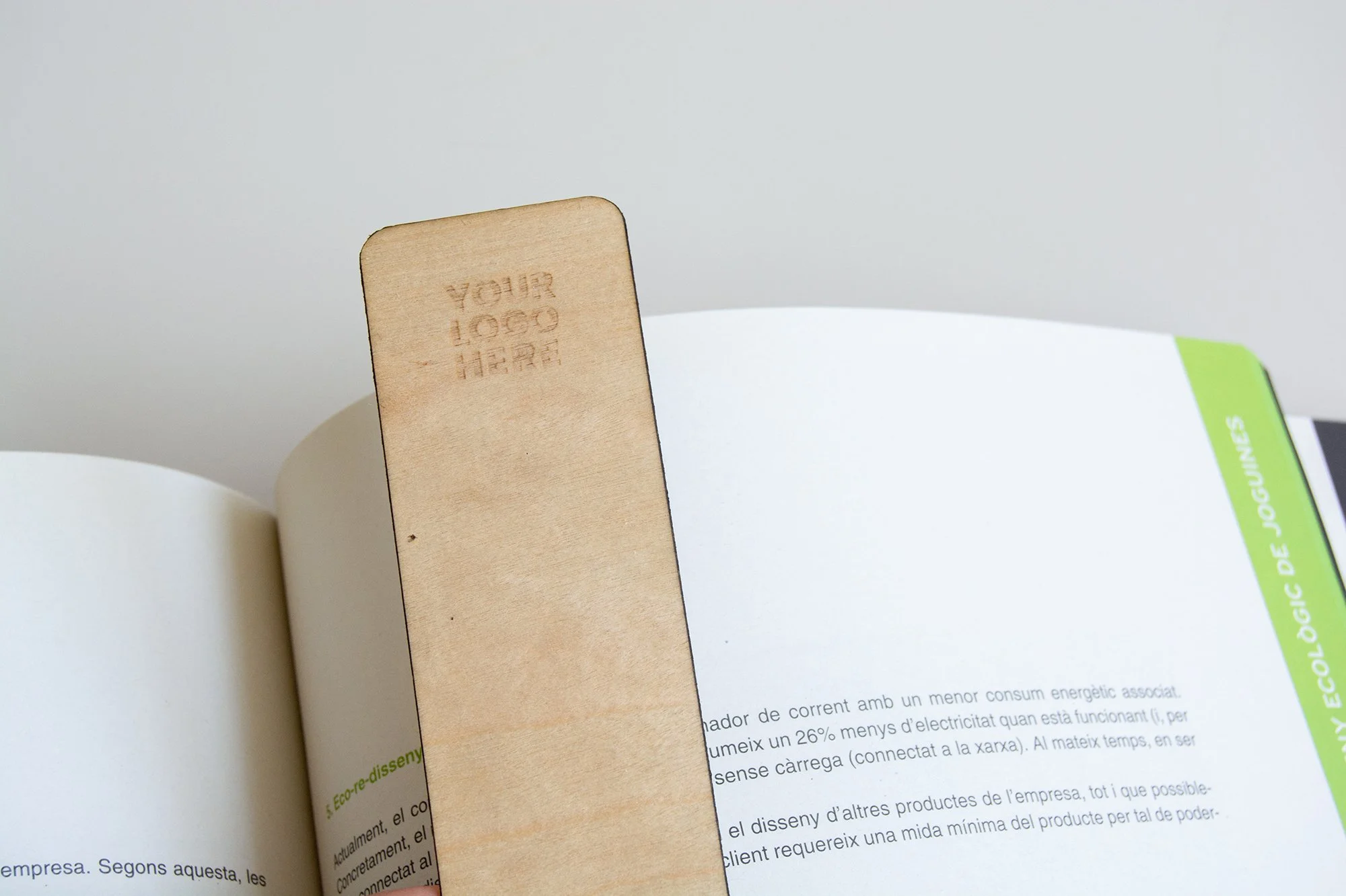 Punto libro_madera_blanco_3_web.jpg