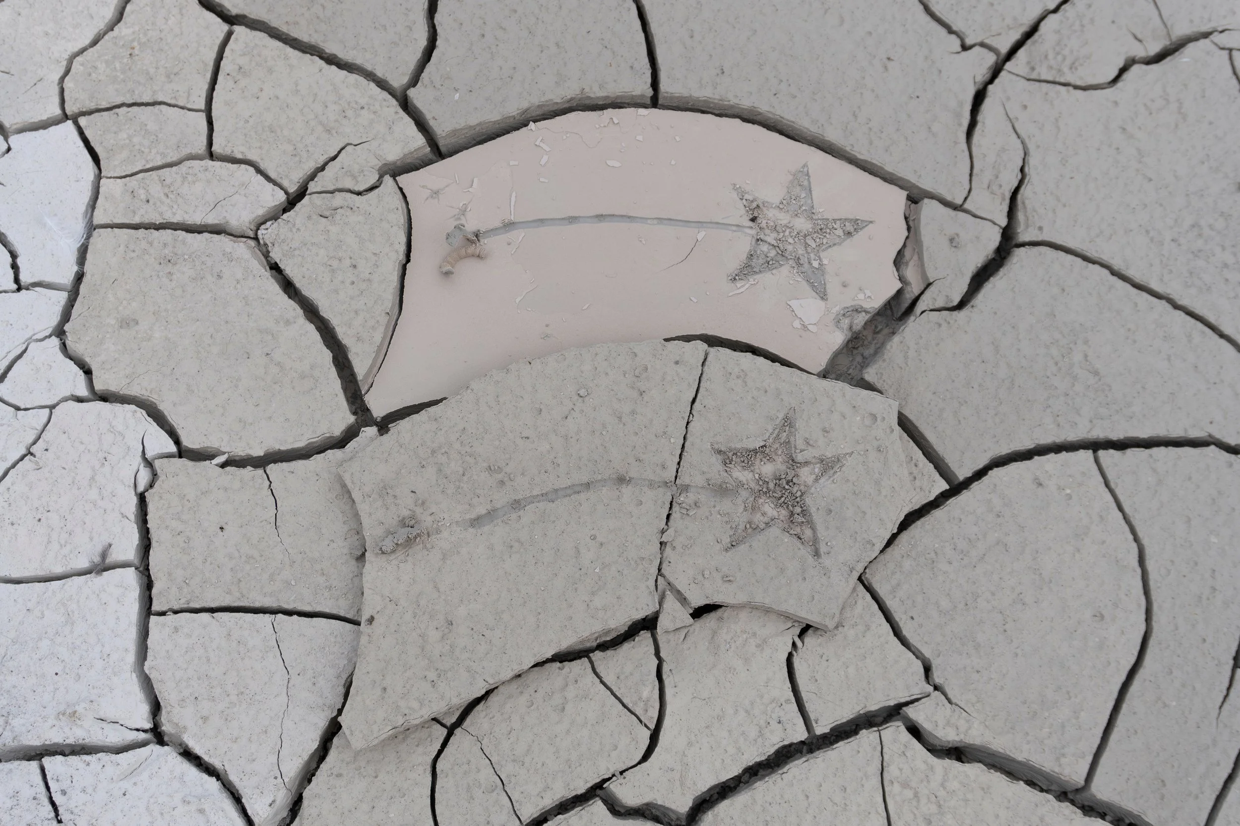 In the Bag of Stars (VIII). 
Graphite and dried lime stone mud. 