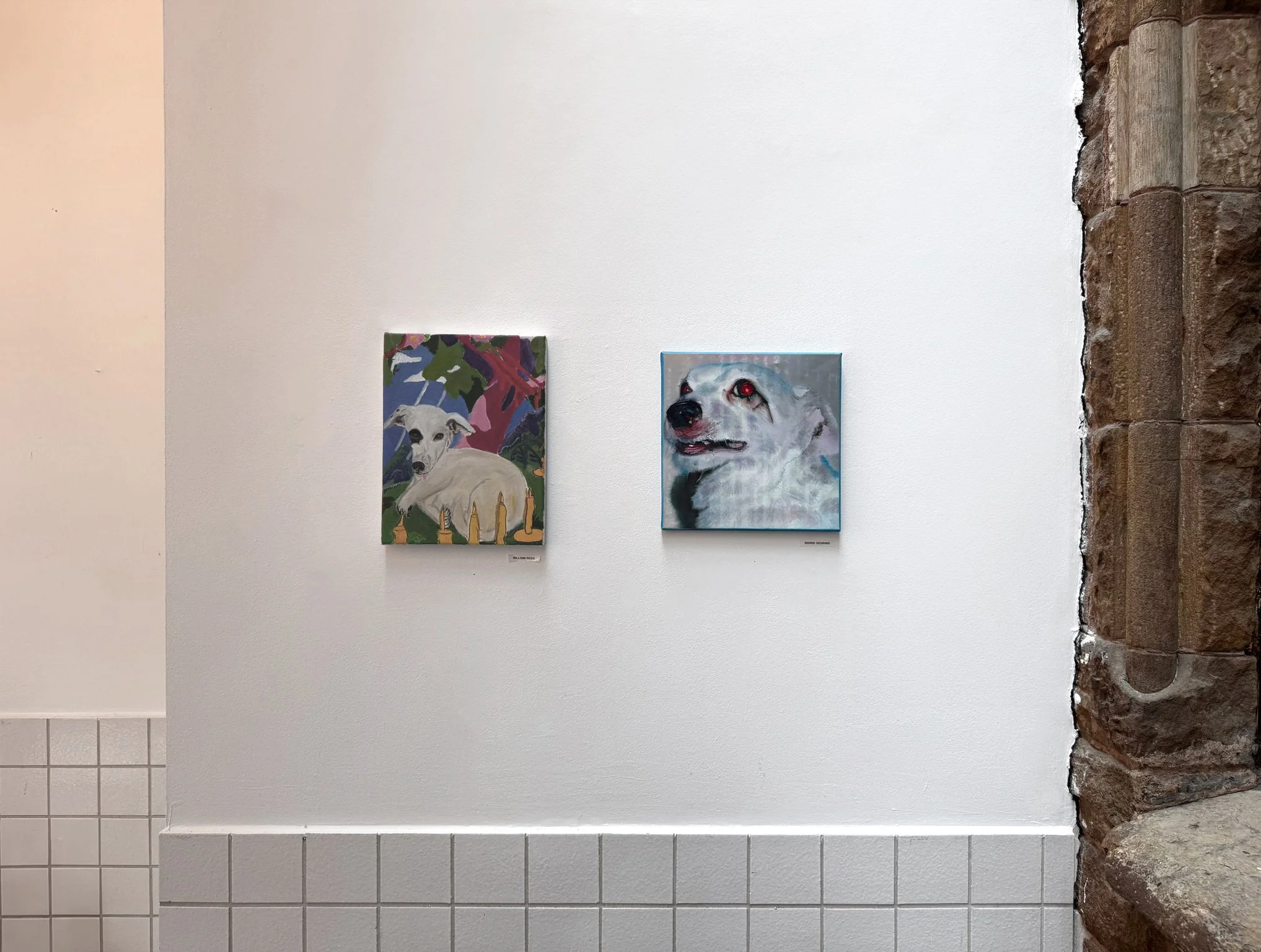 Hunden Hugo, oil on canvas. 
Next to painting by artist William Reed.