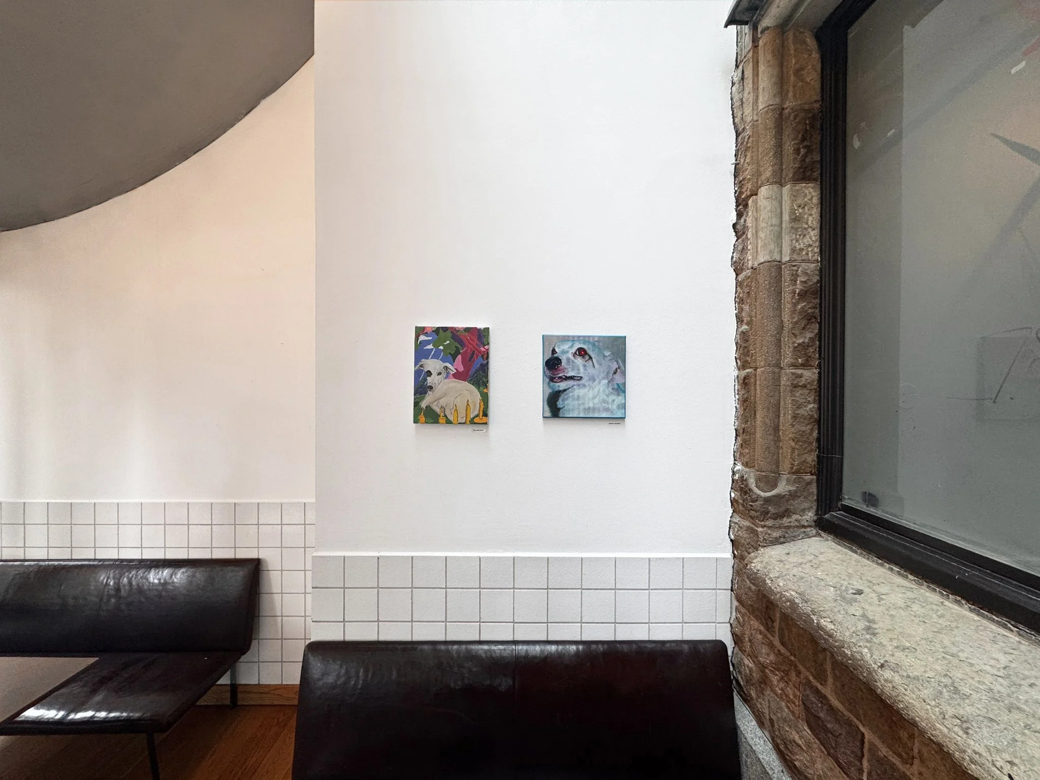 Hunden Hugo, oil on canvas. 
Next to painting by artist William Reed.