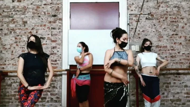 The class in Buenos Aires was thrilling! We worked some technique with a wink to greek and anatolian elements and musicality.
Thank you @aye.gf, @carolina_lia_ and Adri ♡ for dancing with me and waiting all this time for the video 🙈
I've been cravin