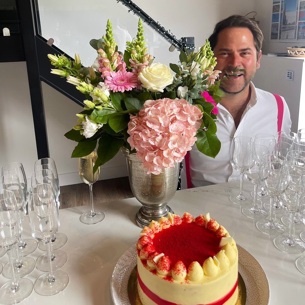 Champagne, flowers and red velvet cake a few of my favourite things in life. Thank you to my amazing family for the beautiful flowers @fabulousfloristrybycarla and delicious cake @nikkis_bakery_chiswick for my birthday recently 🩷