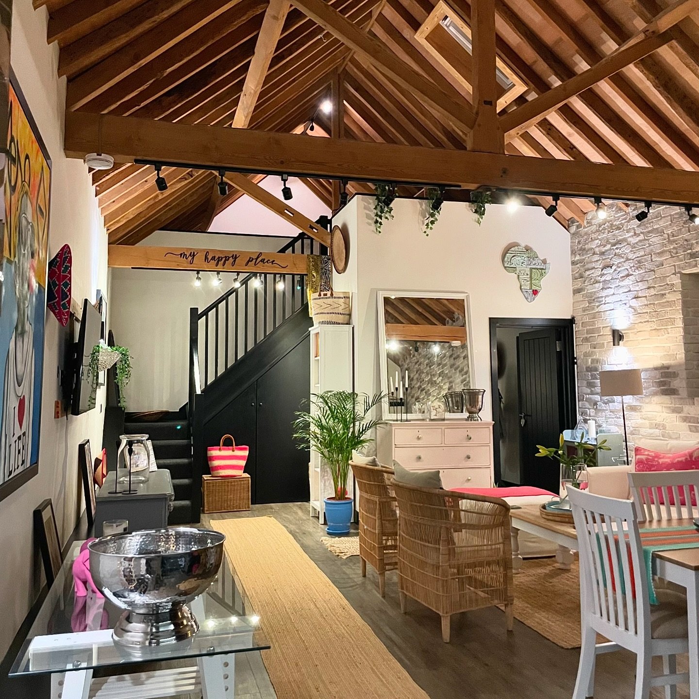 It&rsquo;s been one week since moving into &lsquo;my happy place&rsquo;. I am settling, finding new ways, happier than I have been for a long time. Let&rsquo;s go The Pink 🐘

Launching very soon on Air bnb and in the meantime whilst getting ready be