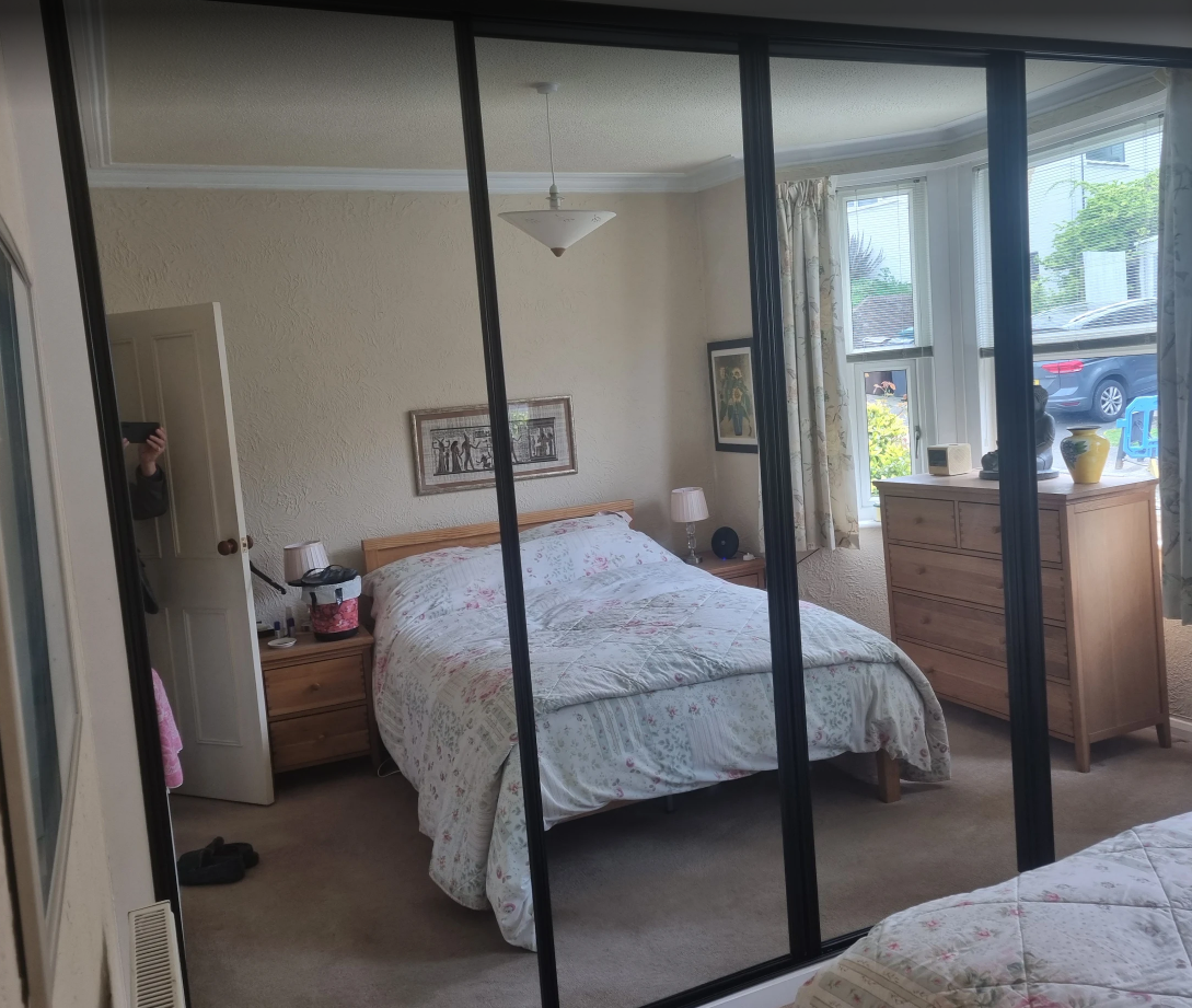 Mirror fitted wardrobes in bedroom