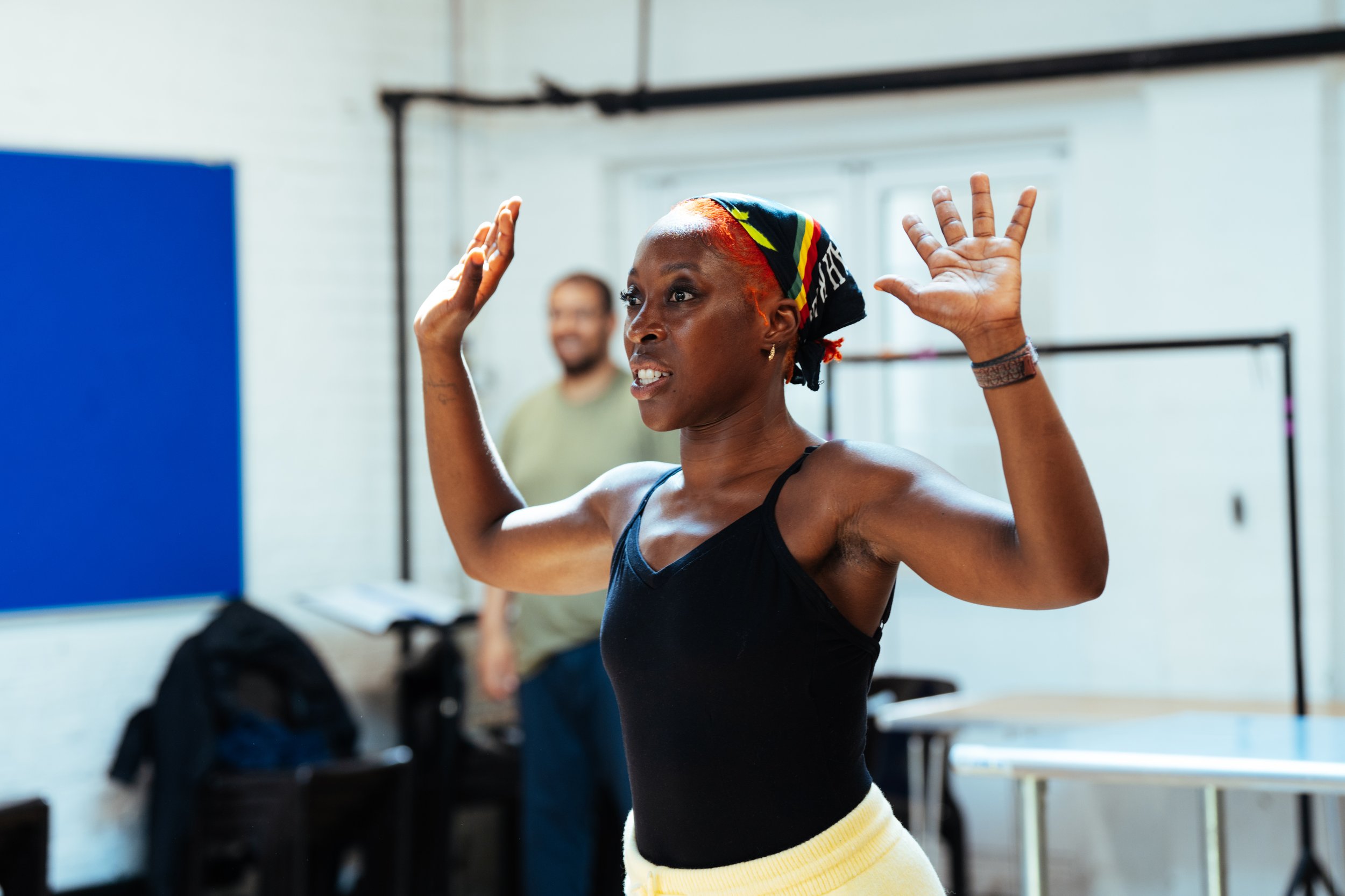 Robota_Headlong Rehearsals_Helen Murray_44.jpg