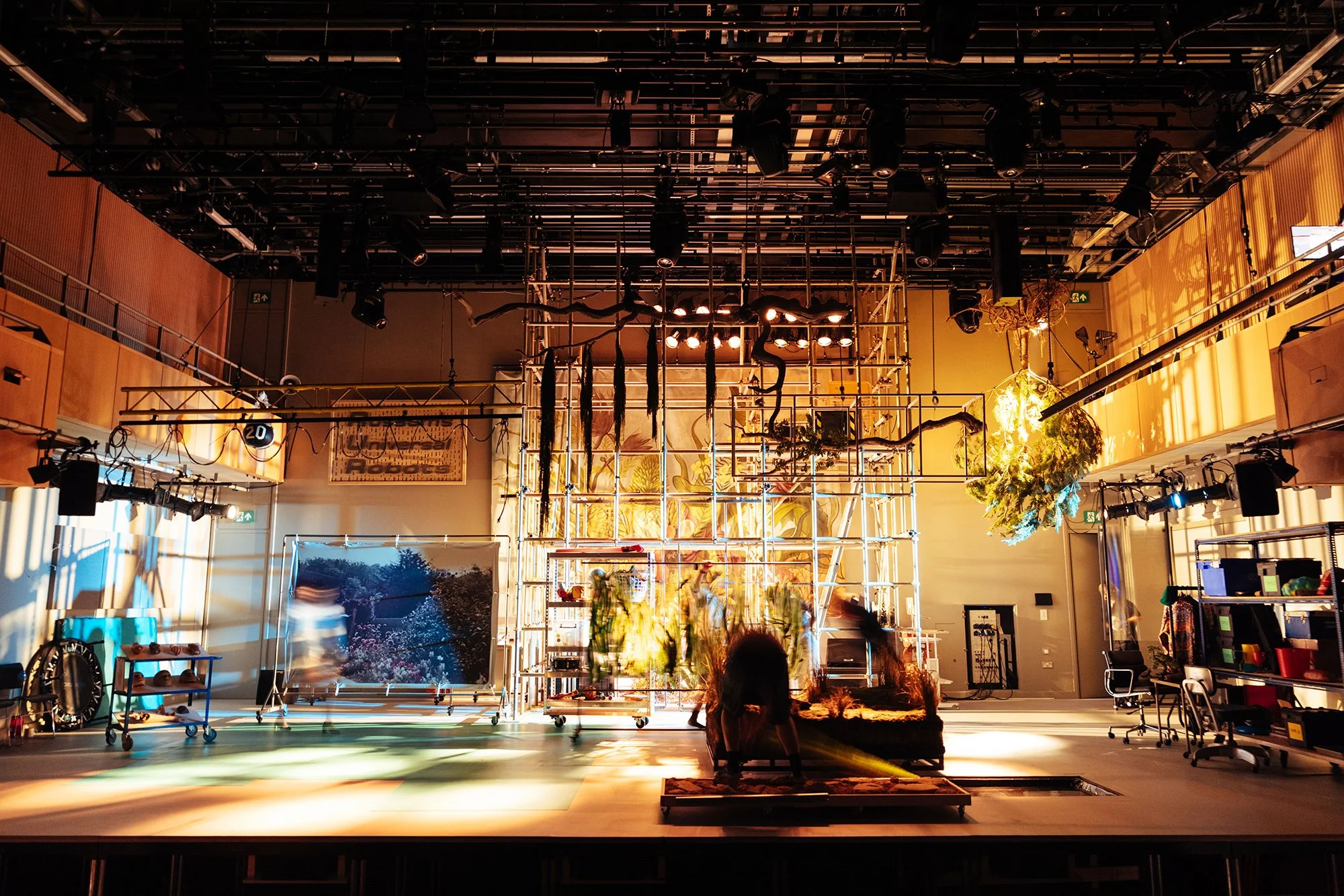 Helen Murray - full set for Headlong ROBOTA production image.jpg