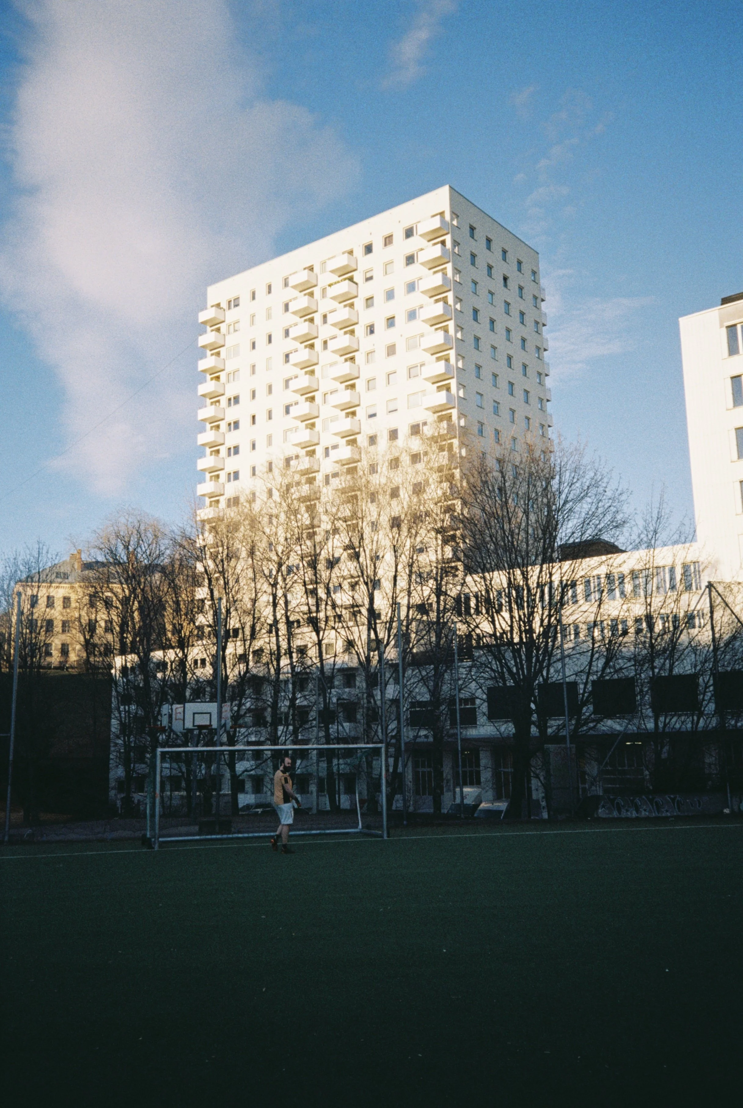 R1-02342-006A.jpg