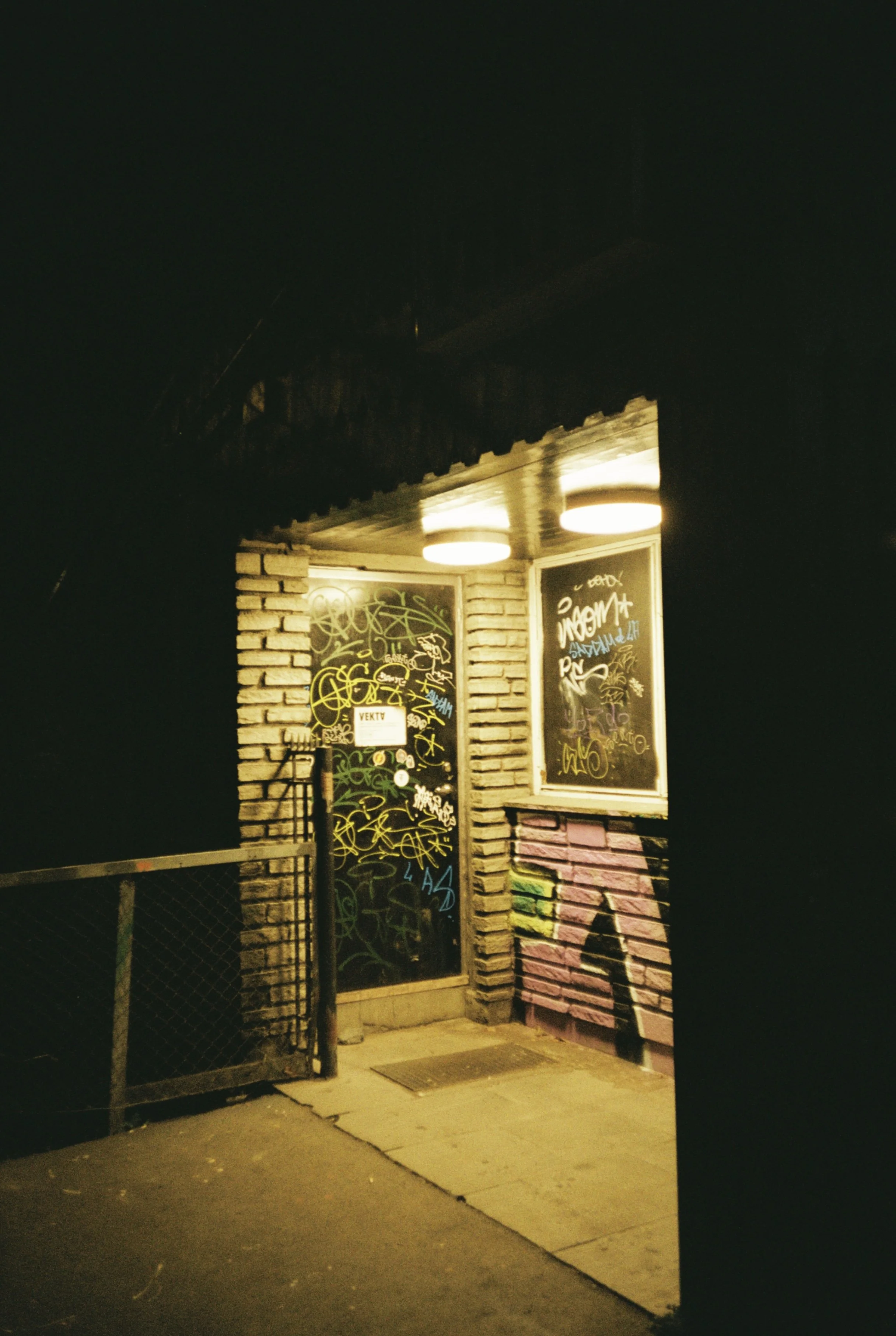 R1-01724-026A.jpg