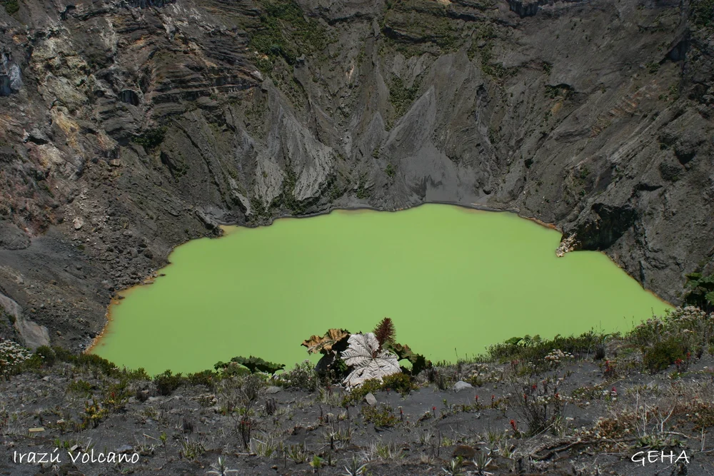Irazú Volcano crater