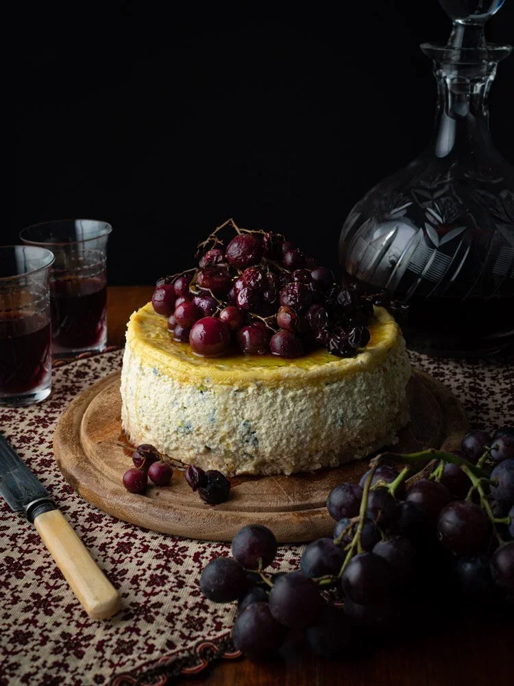 Αλμυρό cheesecake με ροκφόρ και σταφύλια