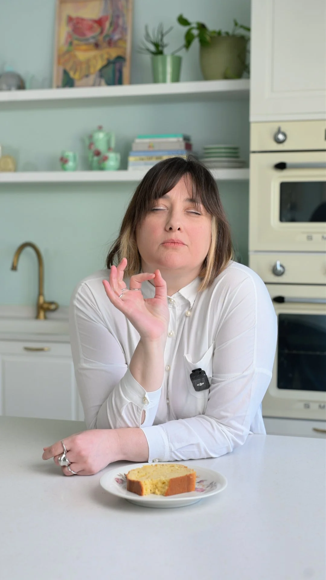 Κέικ με ολόκληρο λεμόνι και δεντρολίβανο