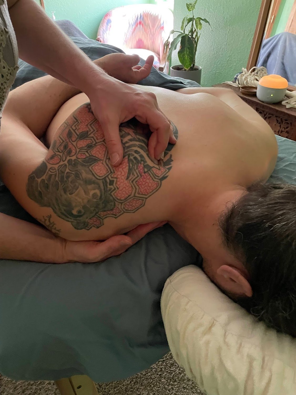 kiah massaging man's shoulder muscle