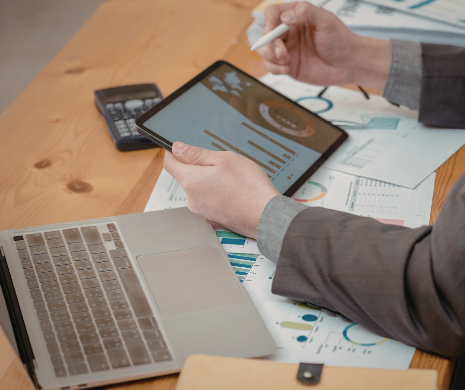 How to Avoid Panic Decisions During a Delayed Exit