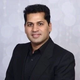 Dr. Vikas Arora attended New York University College of Dentistry and received his DDS degree in 2004. In 2008, he opened his first private practice in New York. Within two years his company rapidly expanded across the globe.